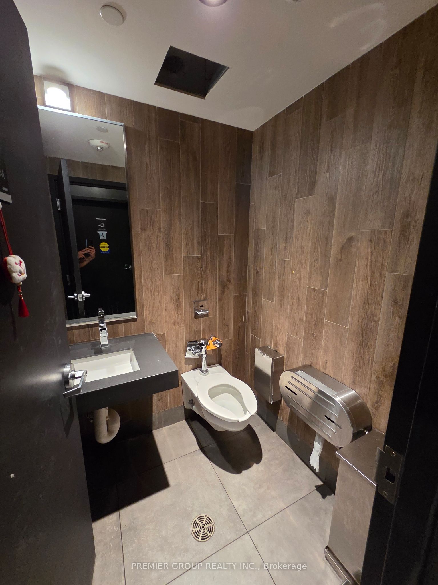 550 Highway 7 E 281-283 Property Photo 16