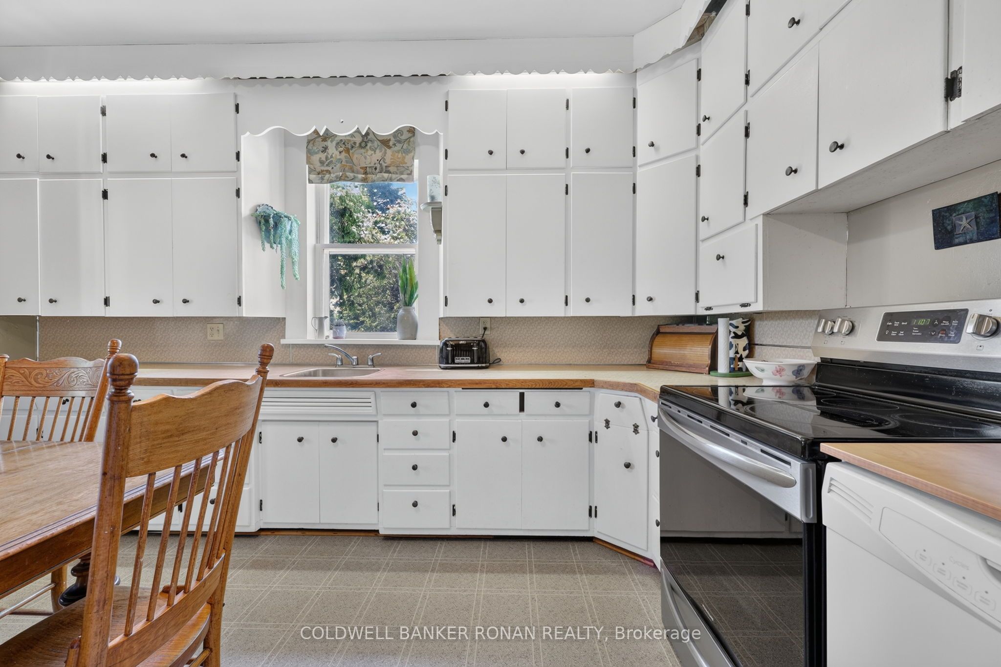 8562/8587 6th Line Property Photo 20