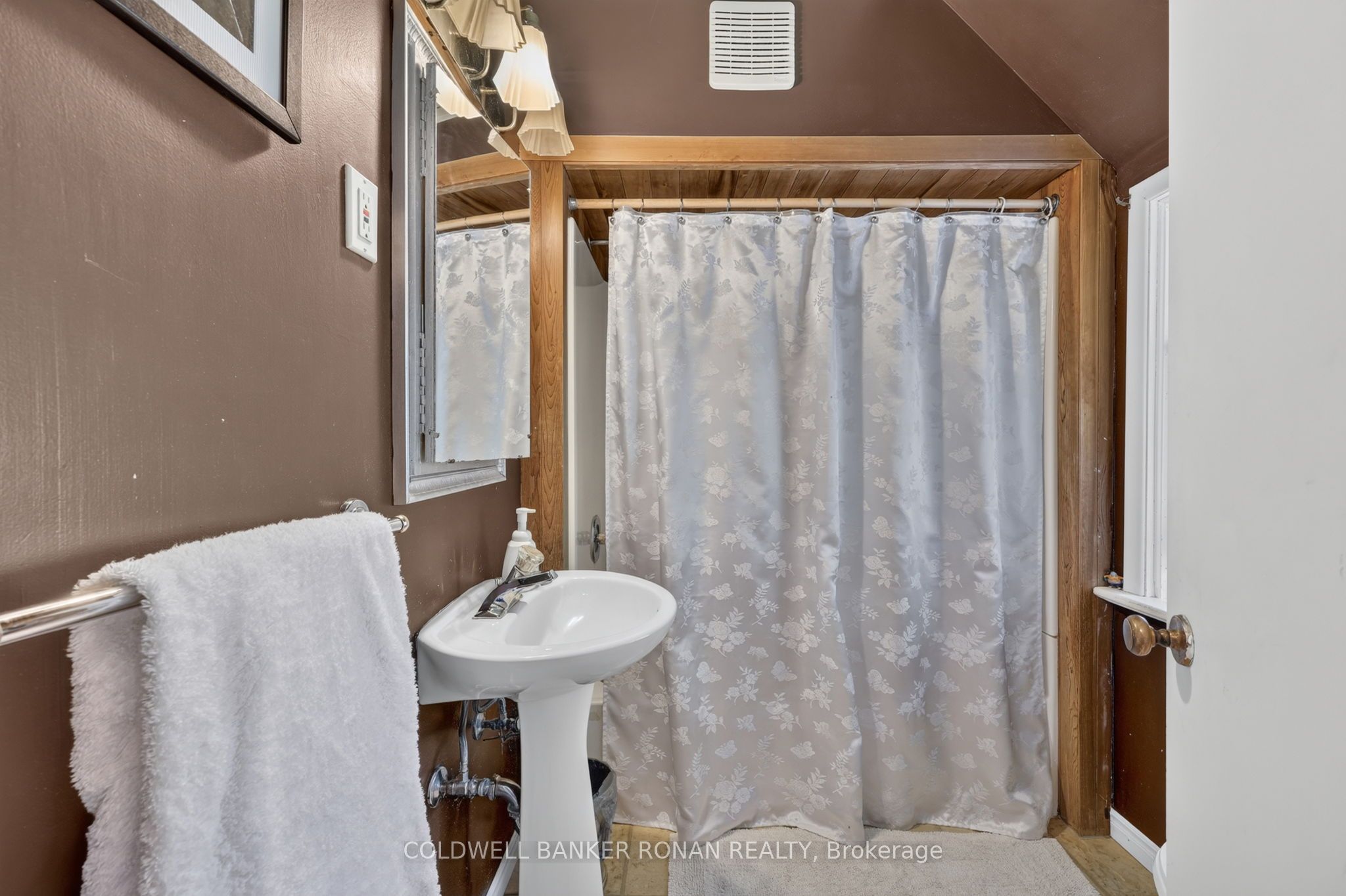 8562/8587 6th Line Property Photo 34