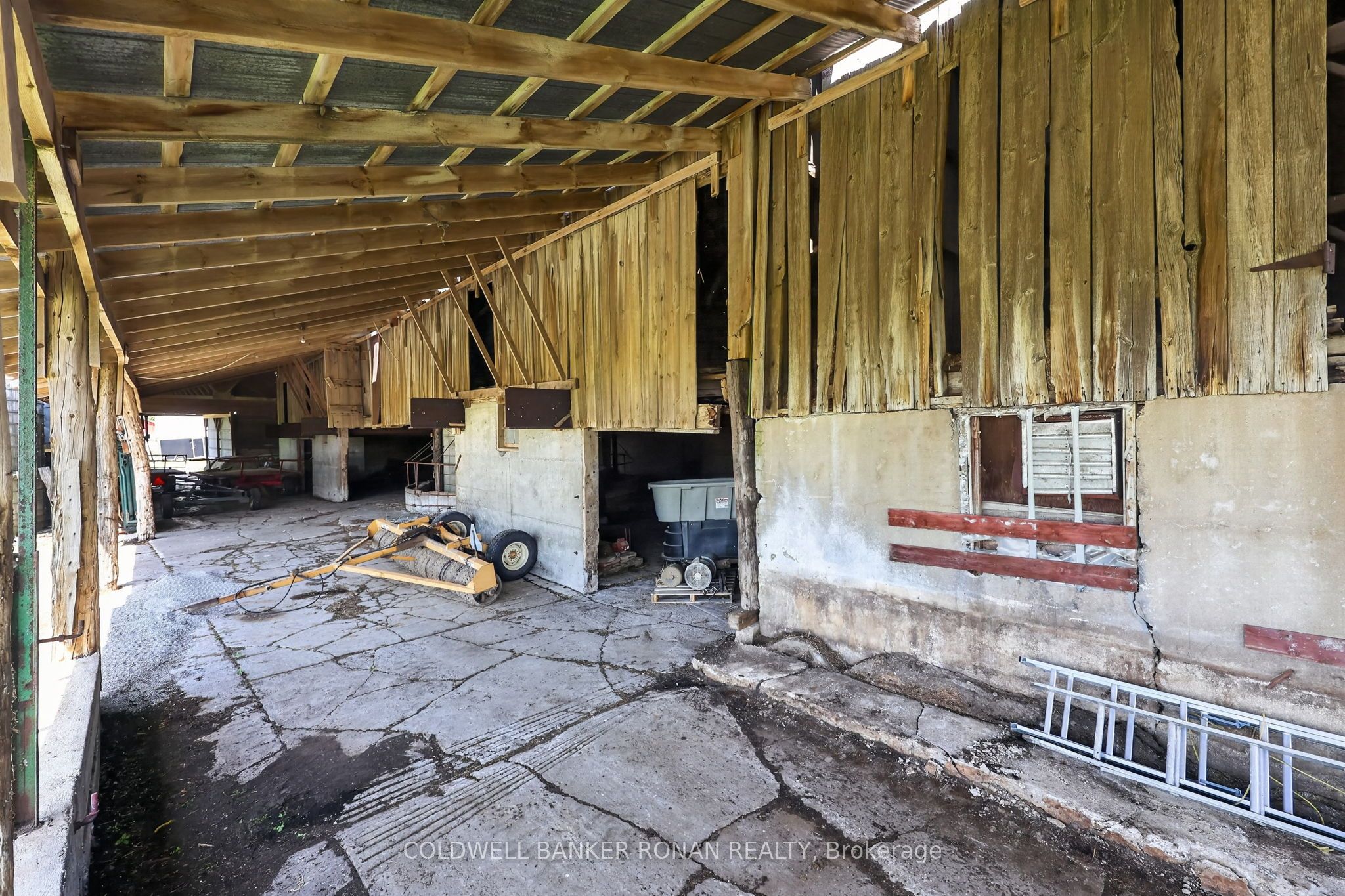 8562/8587 6th Line Property Photo 35