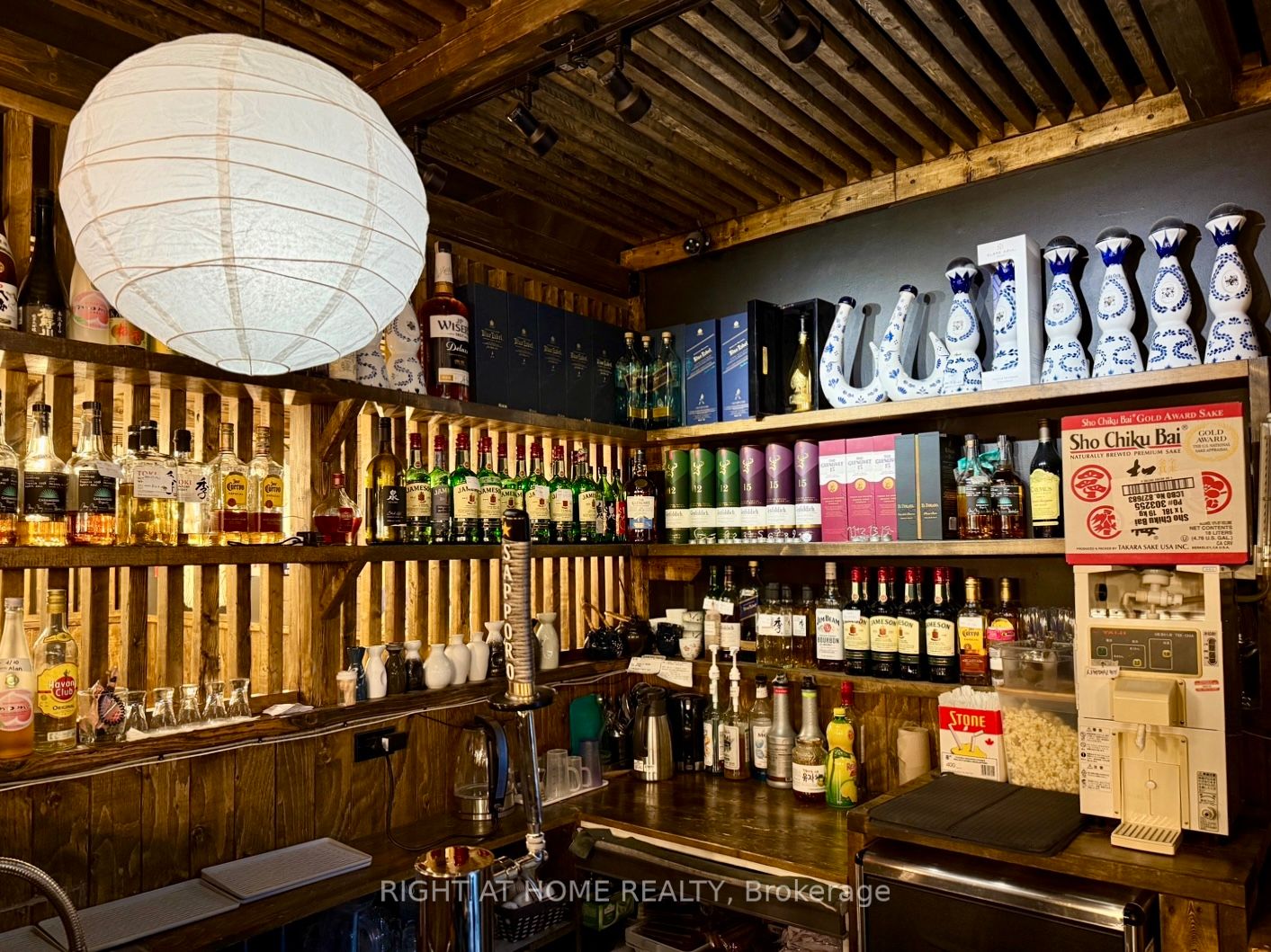 7057 Yonge Street Property Photo 2