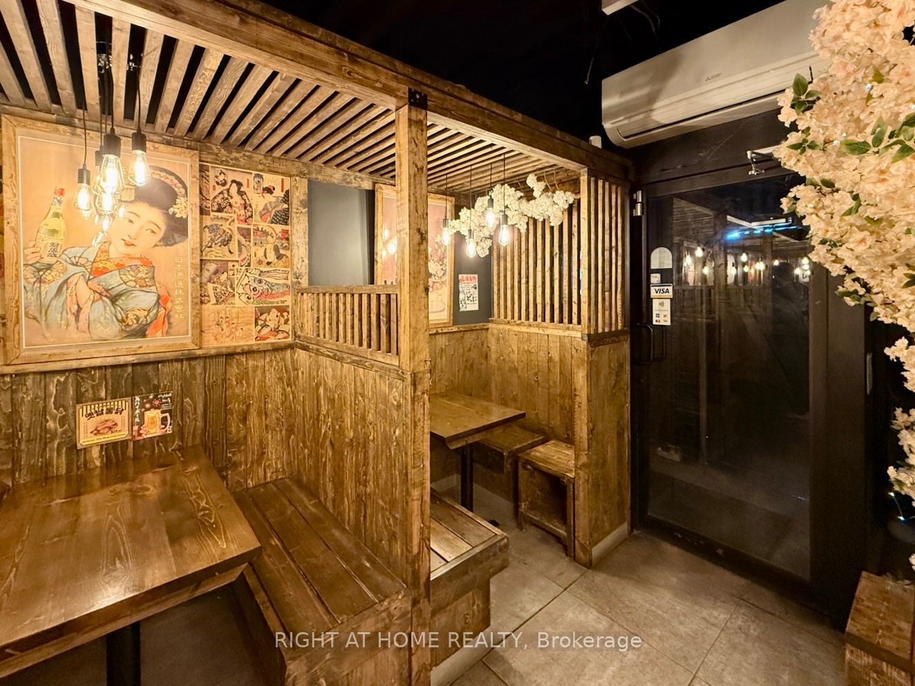 7057 Yonge Street Property Photo 4