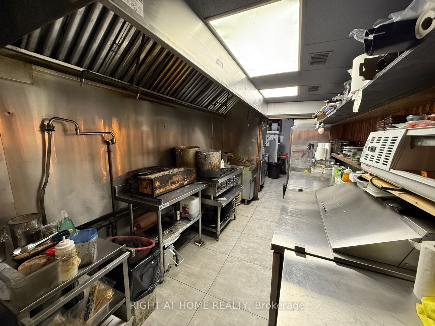 7057 Yonge Street Property Photo 5
