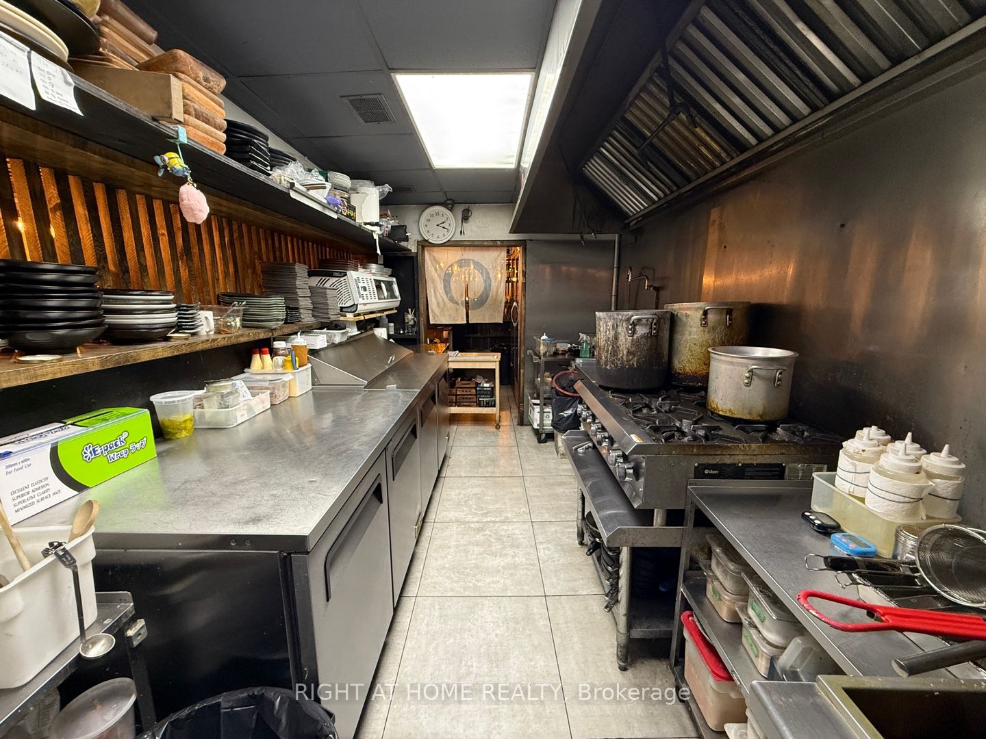 7057 Yonge Street Property Photo 8