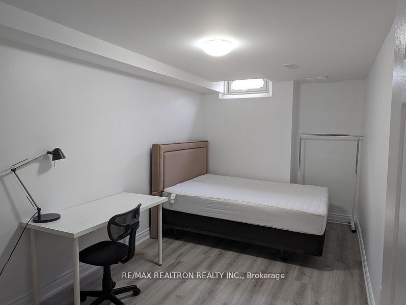 8 Queen Isabella Crescent Lower Property Photo 8