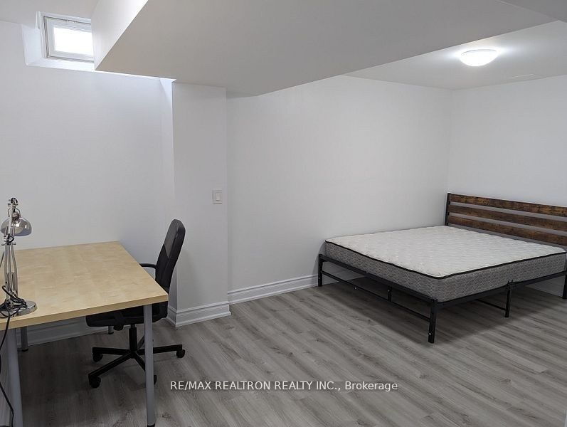 8 Queen Isabella Crescent Lower Property Photo 9
