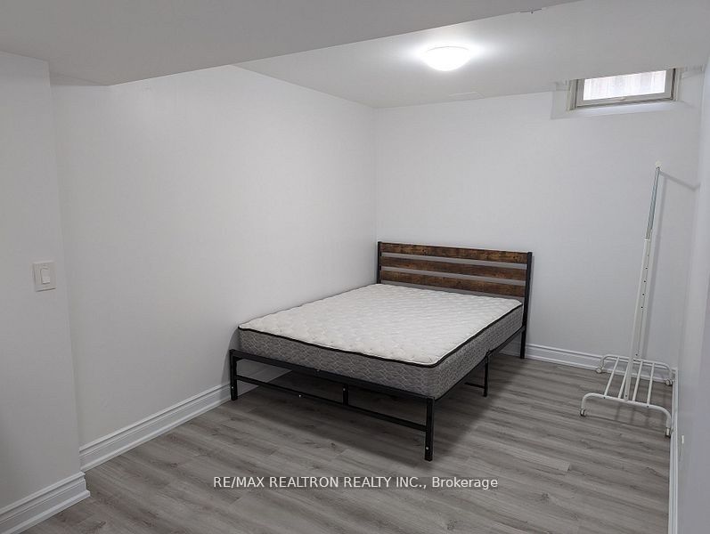 8 Queen Isabella Crescent Lower Property Photo 10