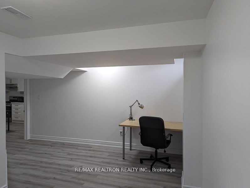 8 Queen Isabella Crescent Lower Property Photo 12