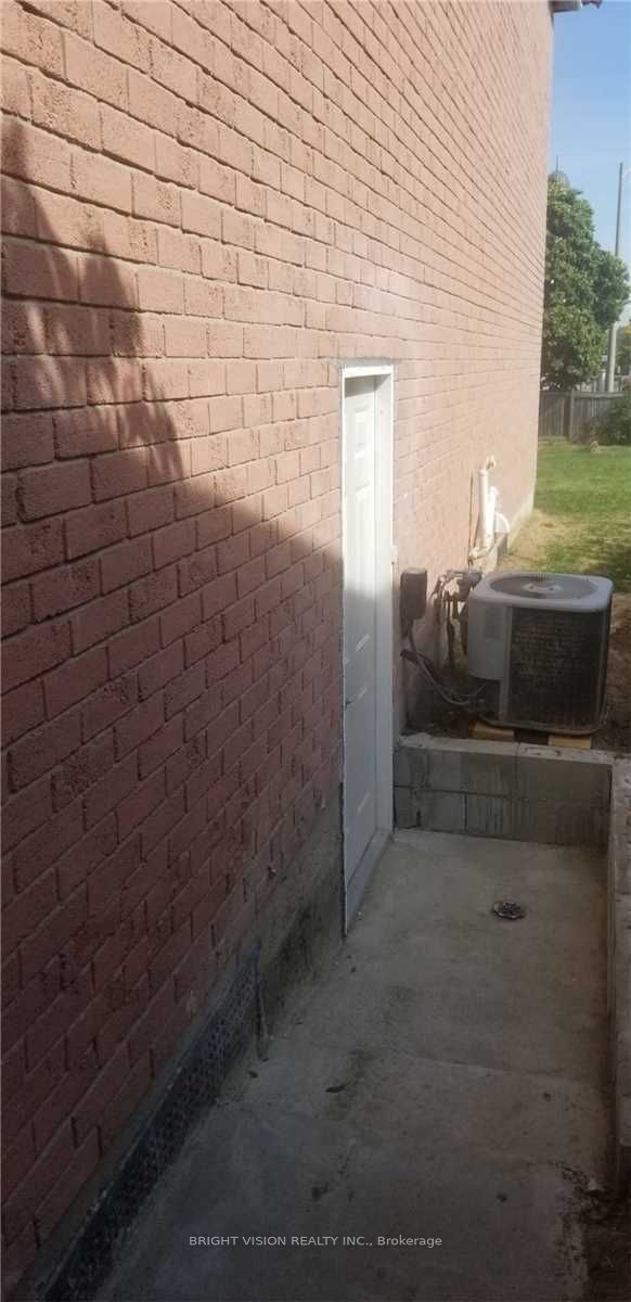 93 Chloe Crescent Bsmt Property Photo 2