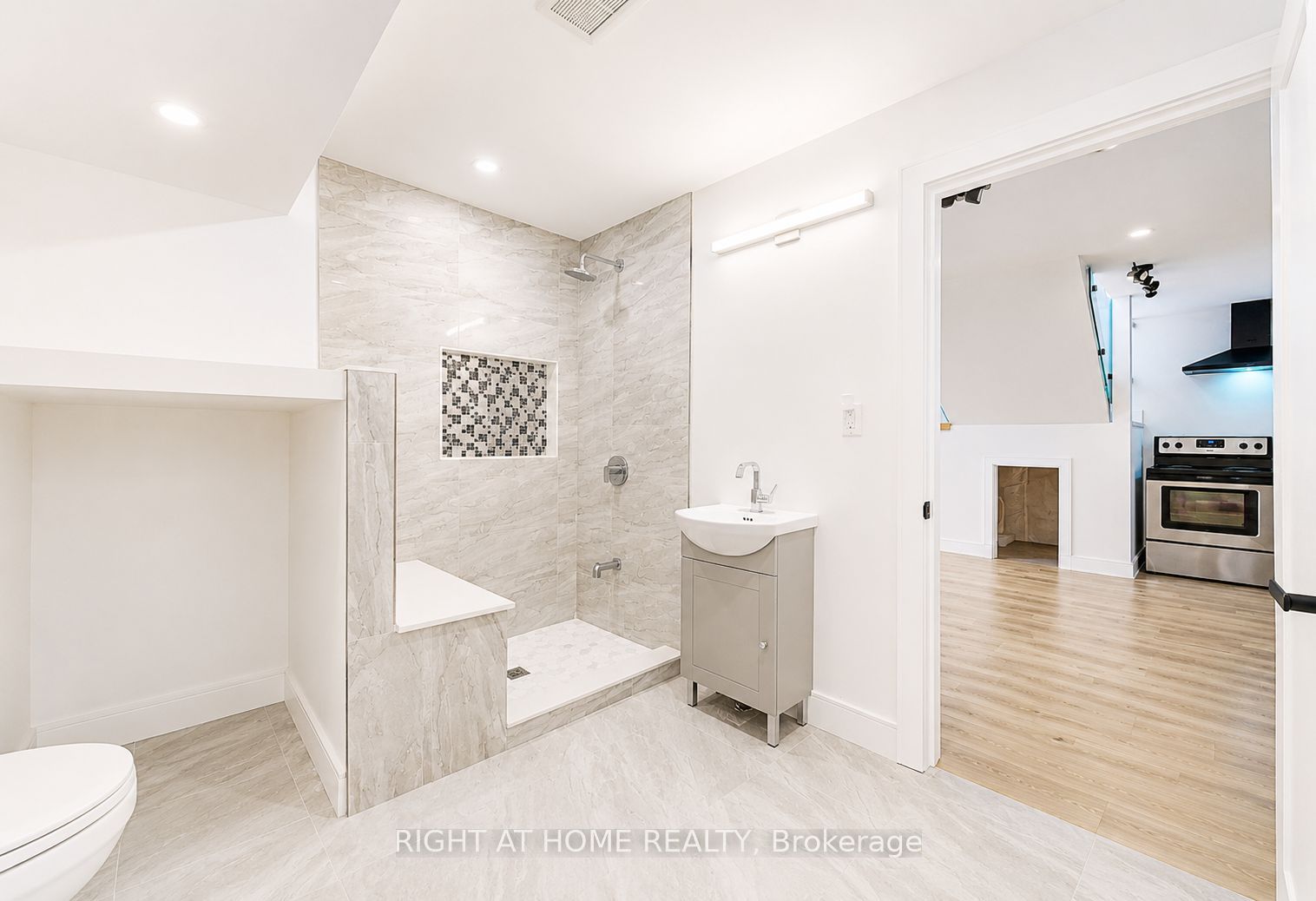 215 Bayview Avenue Property Photo 27