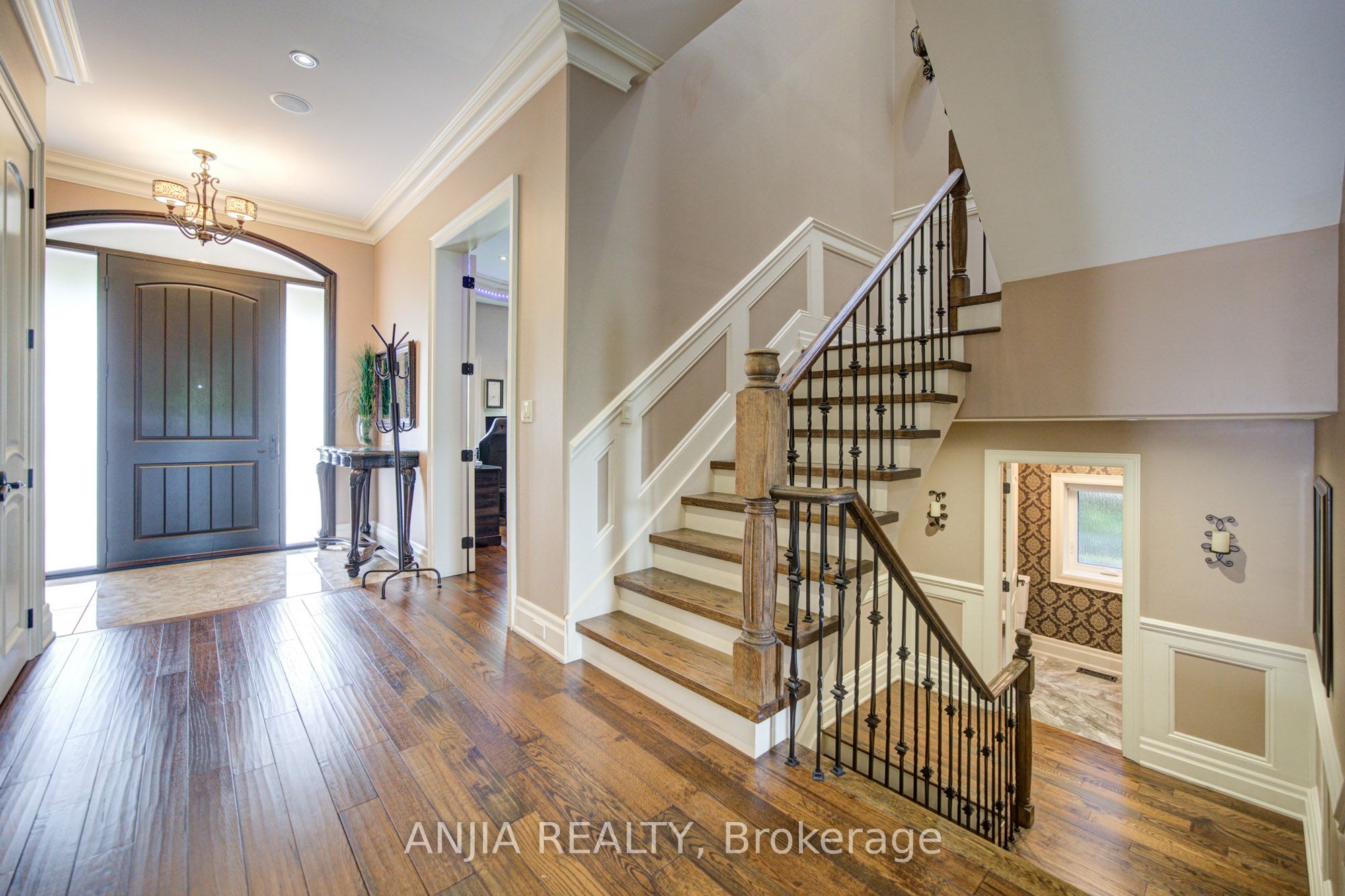 452 Fernleigh Circle S Property Photo 3