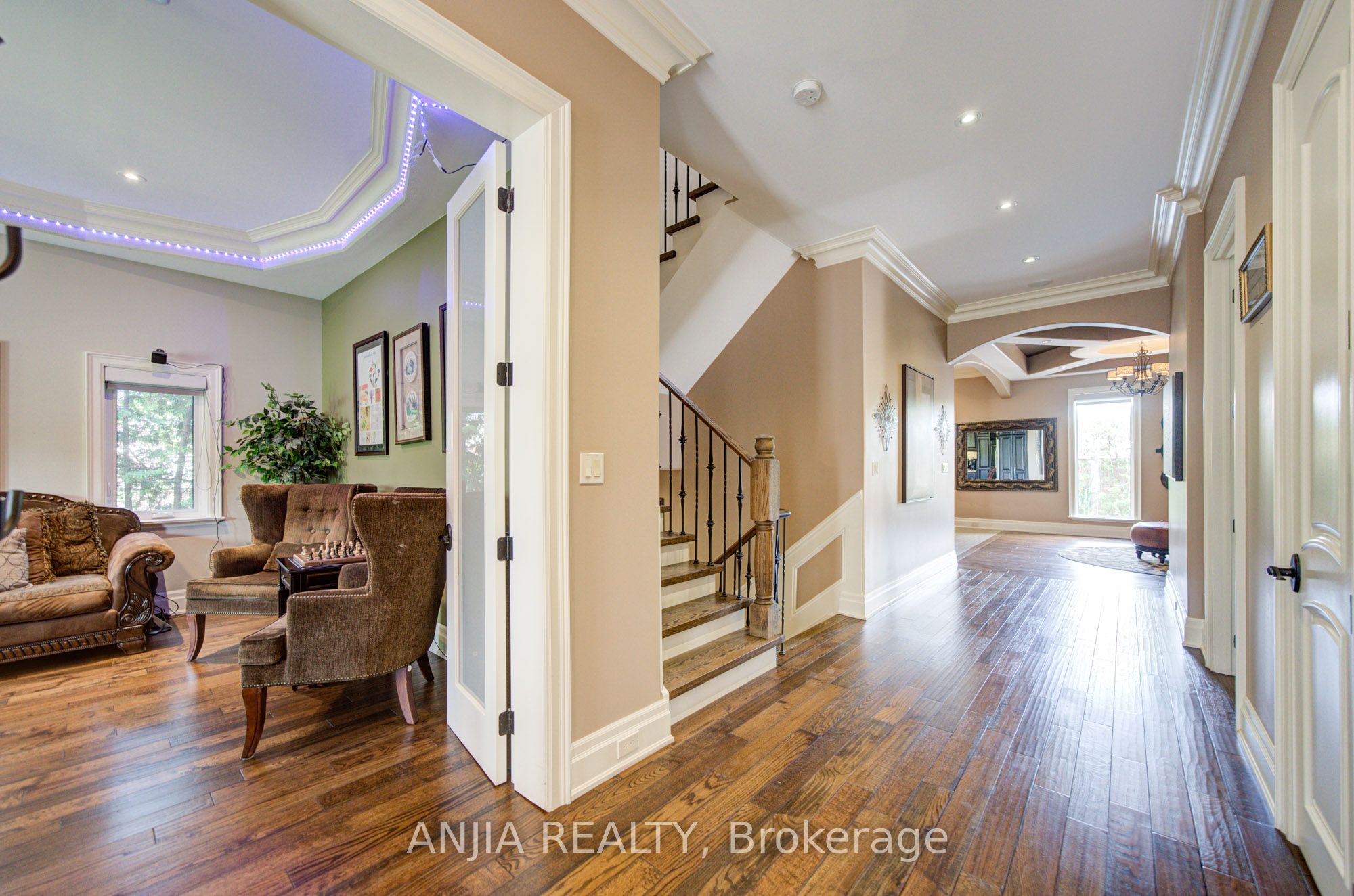 452 Fernleigh Circle S Property Photo 4