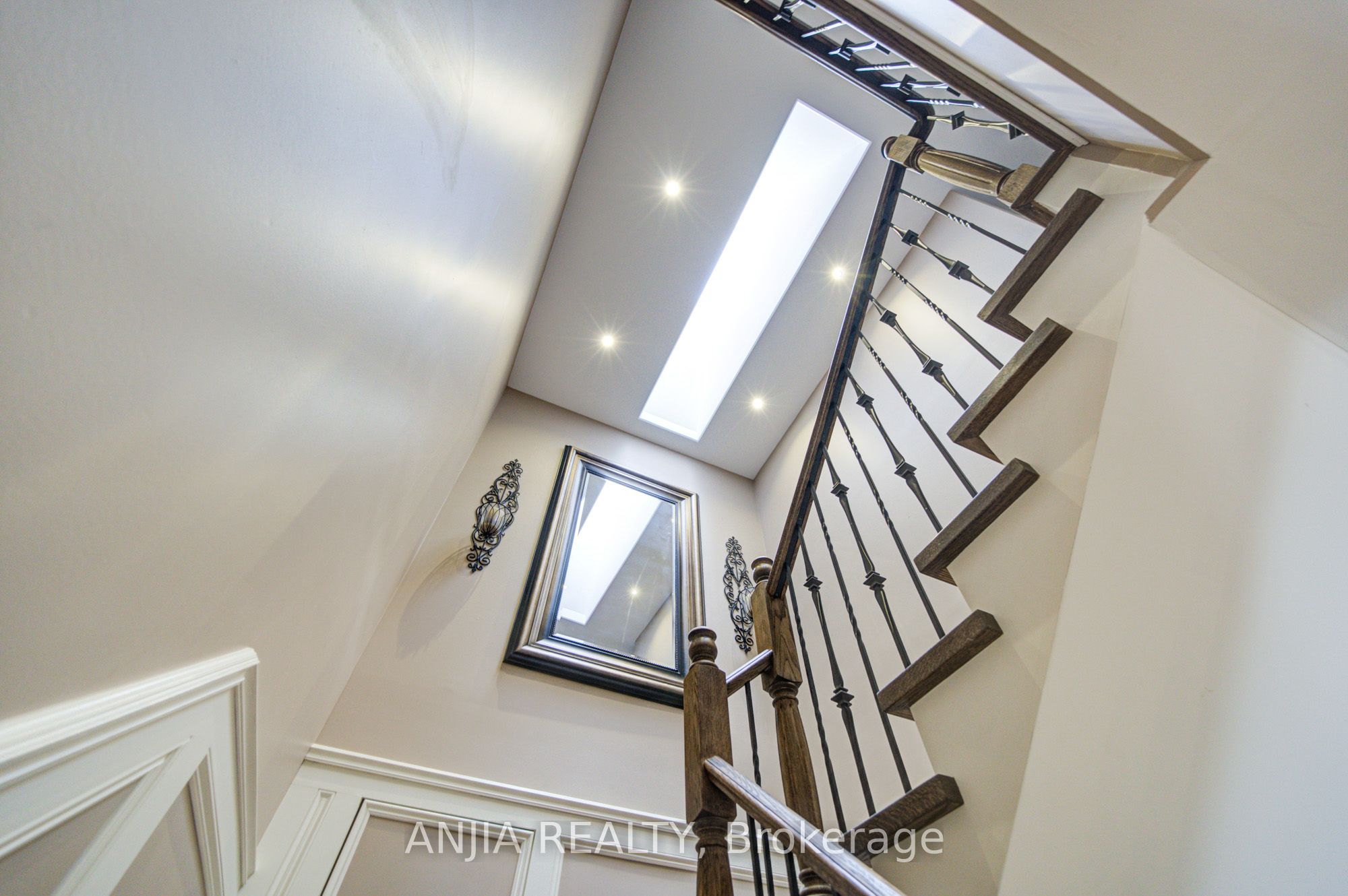 452 Fernleigh Circle S Property Photo 6