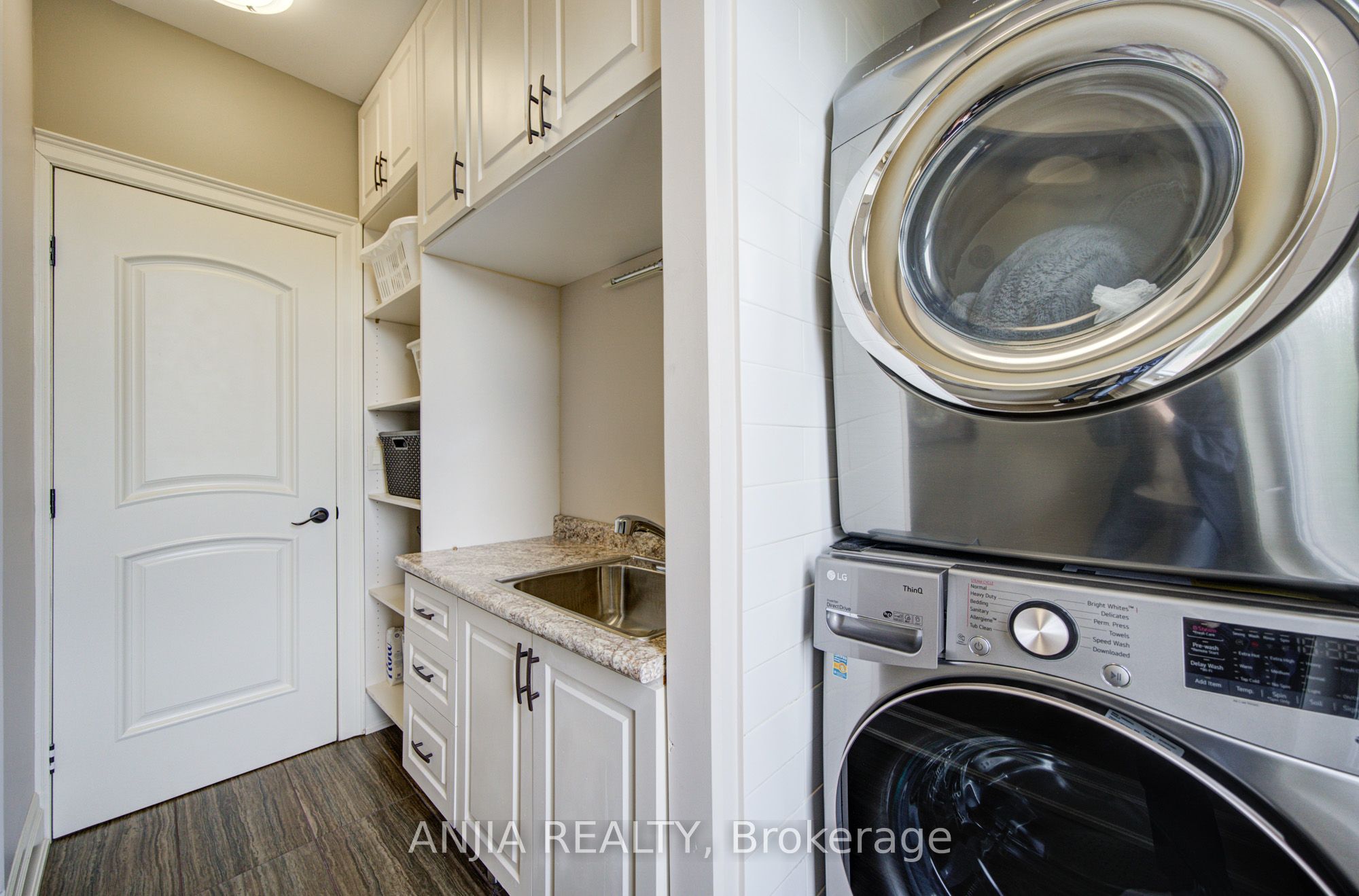 452 Fernleigh Circle S Property Photo 18