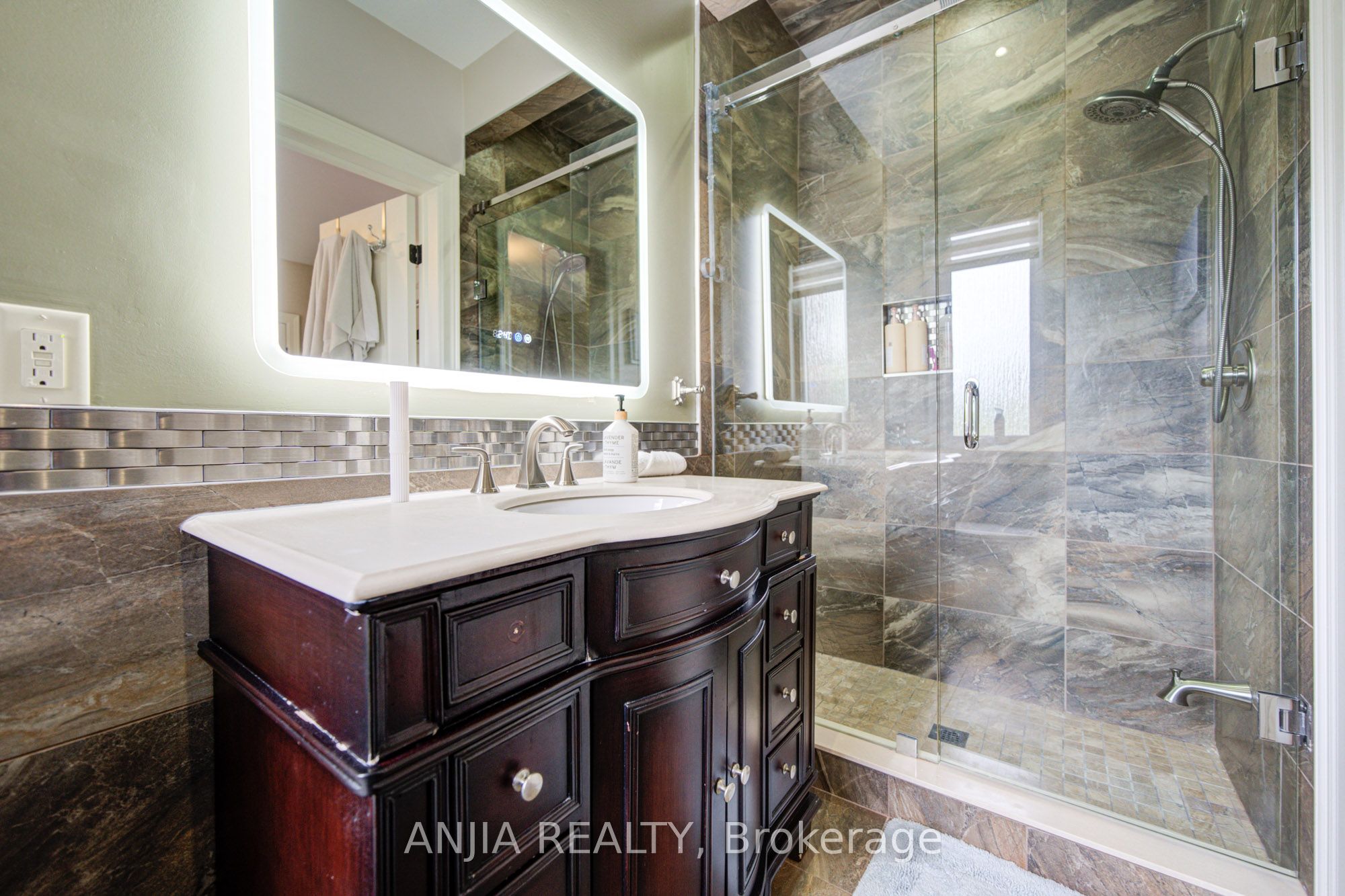 452 Fernleigh Circle S Property Photo 25