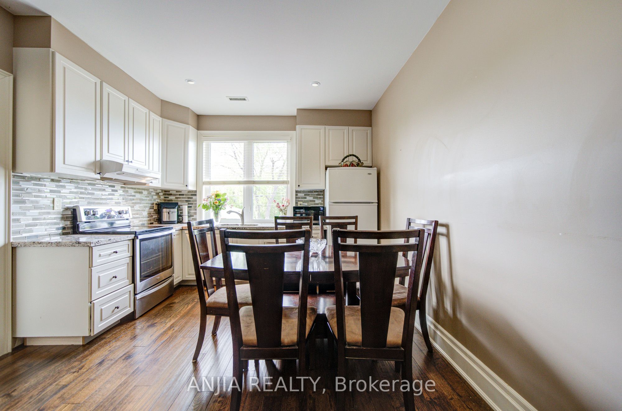 452 Fernleigh Circle S Property Photo 29
