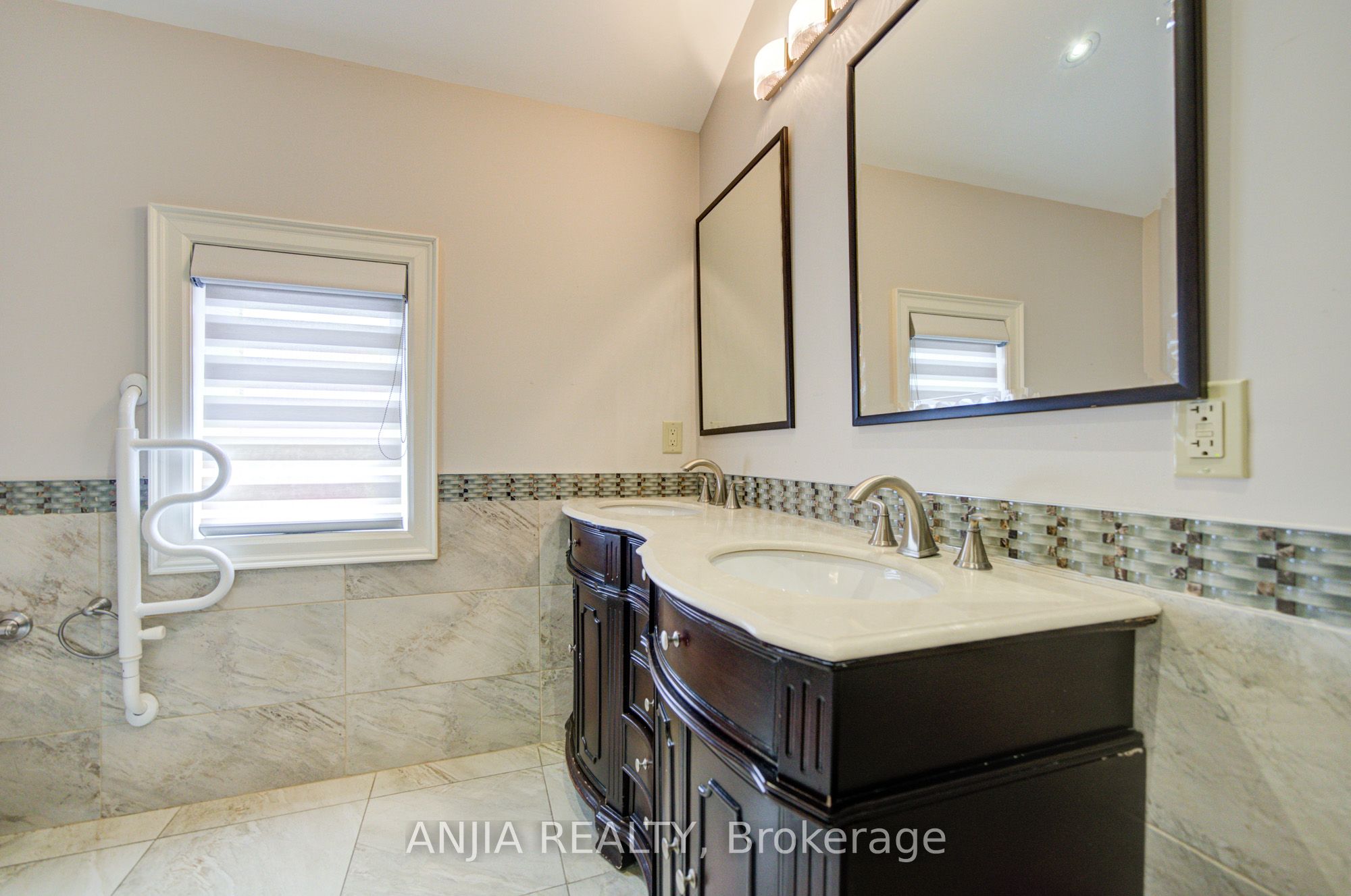 452 Fernleigh Circle S Property Photo 33