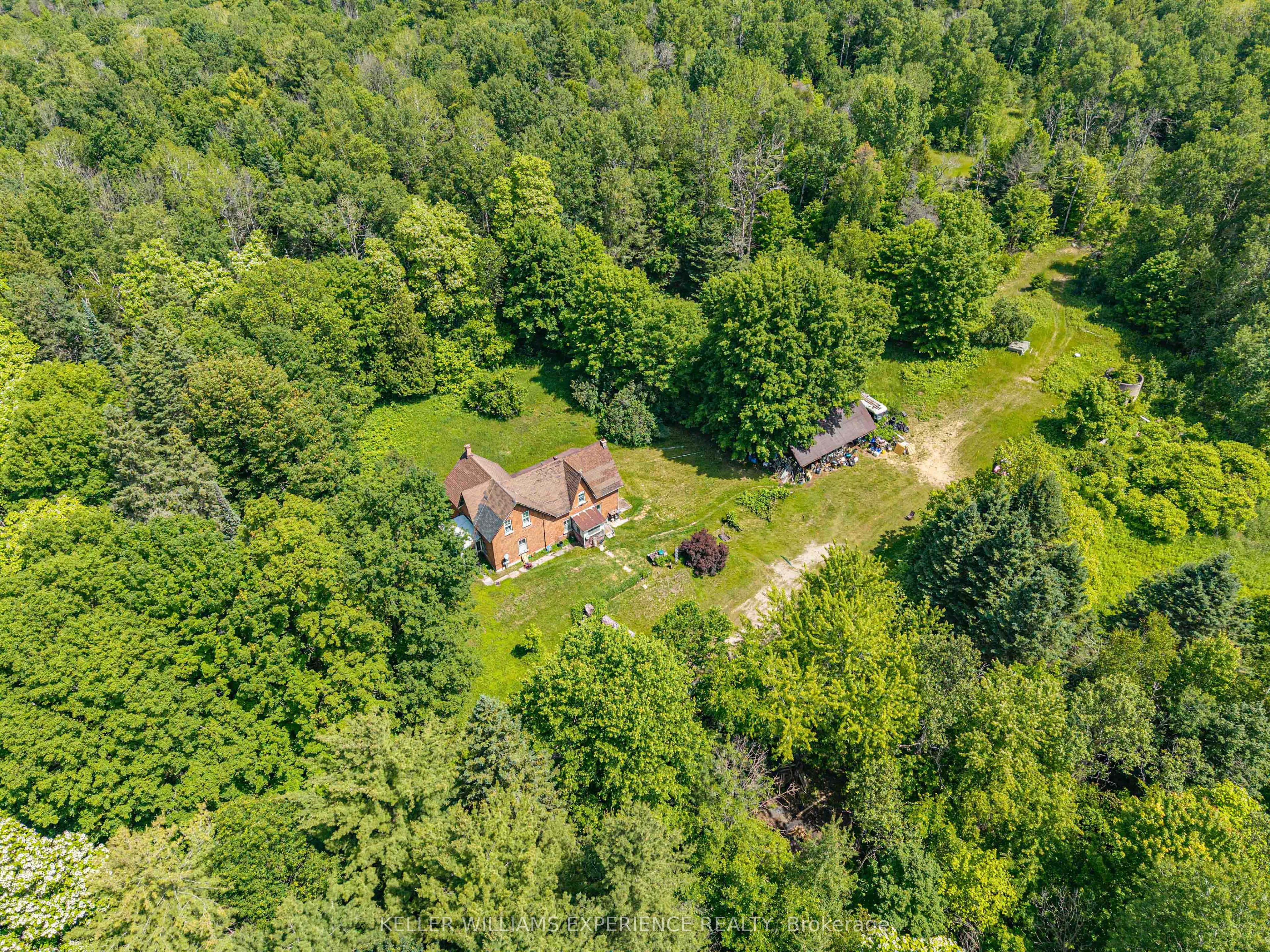 8137 4th Line Property Photo 4