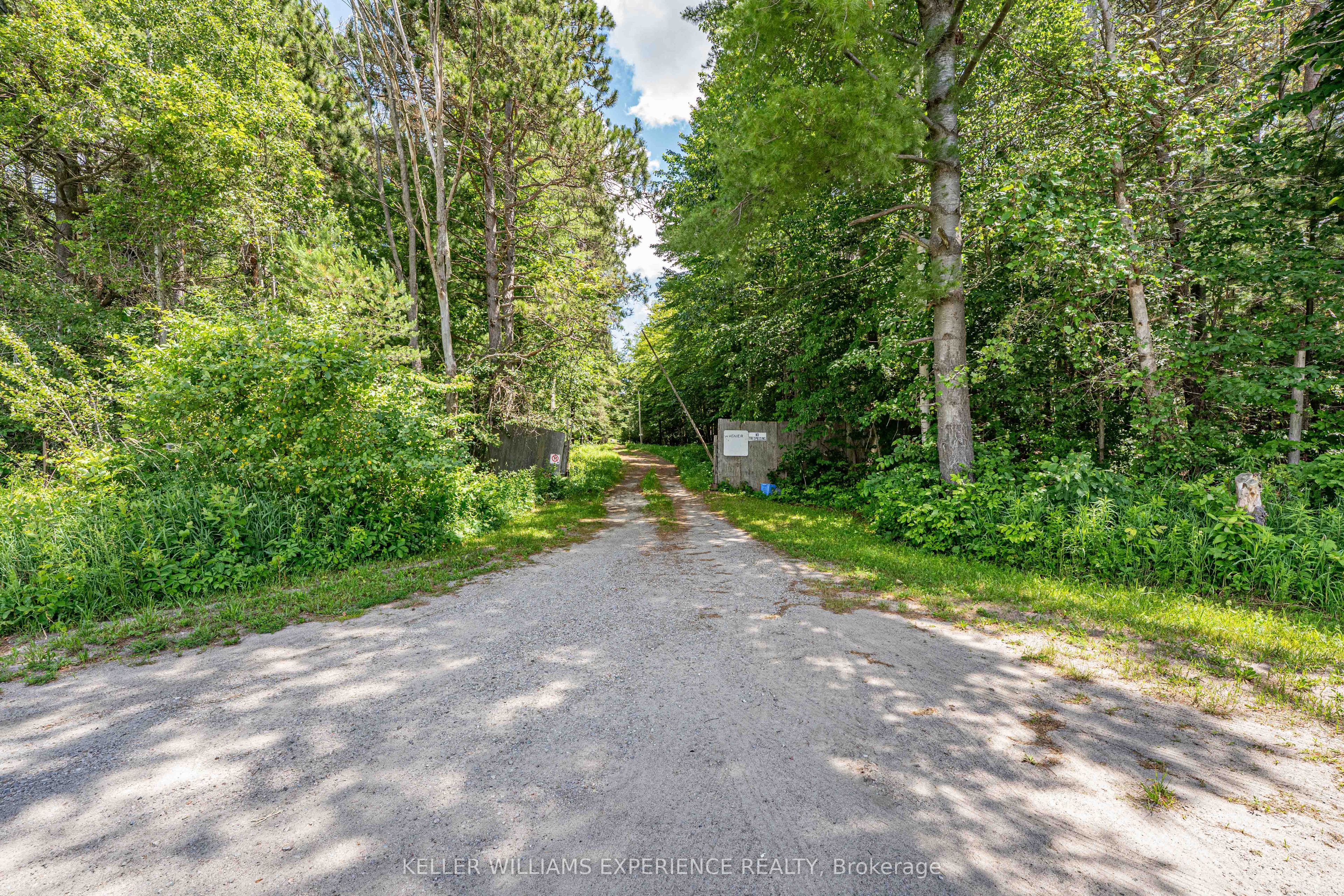 8137 4th Line Property Photo 5