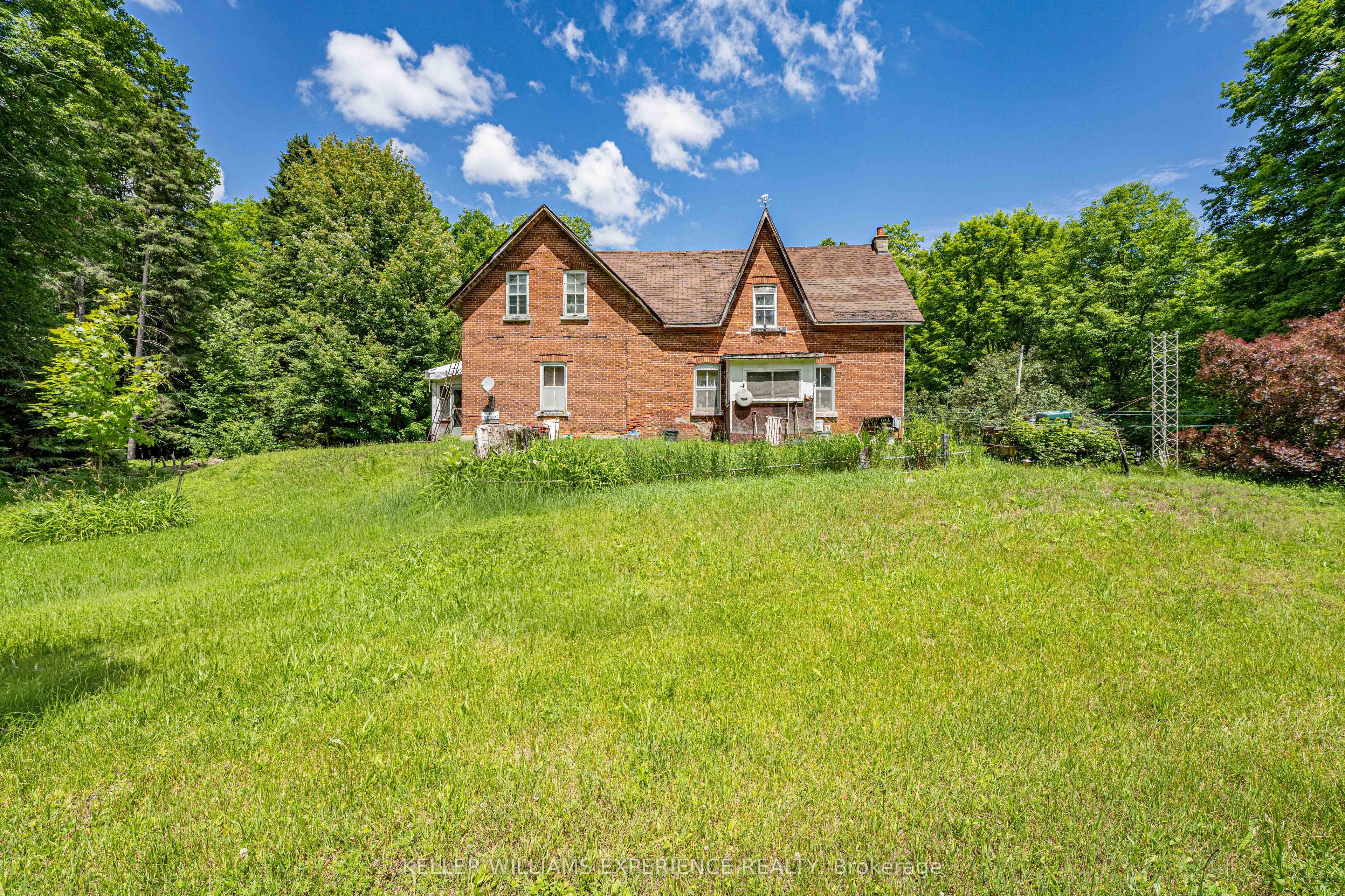 8137 4th Line Property Photo 9