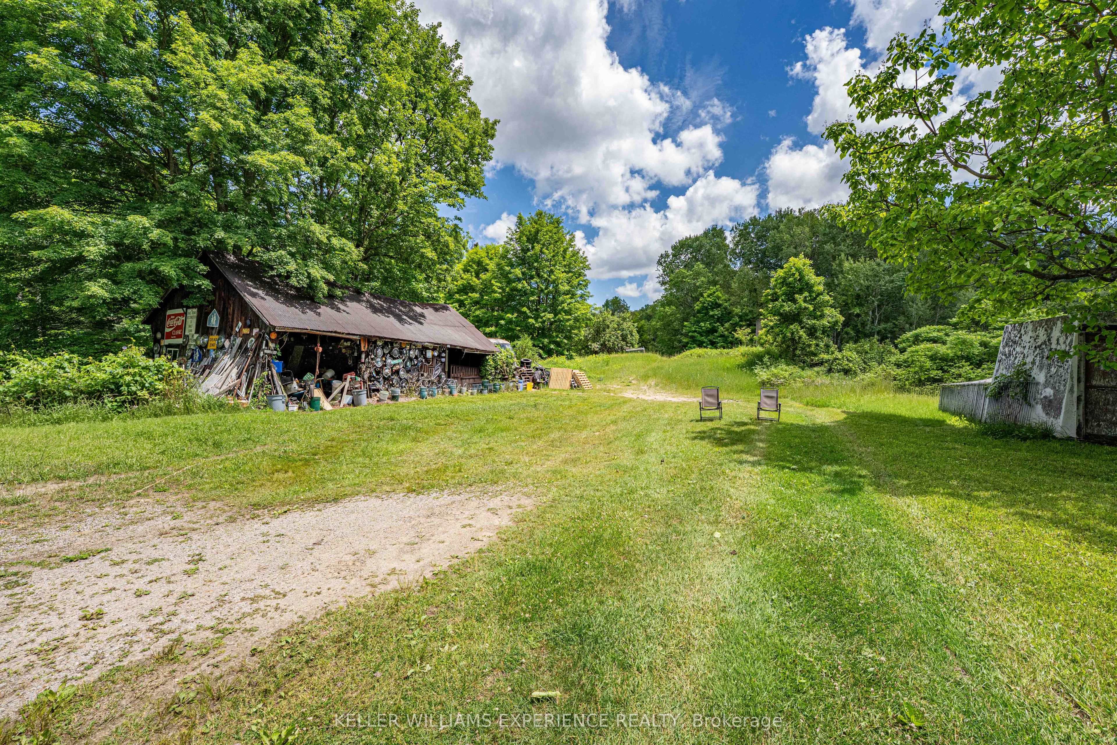 8137 4th Line Property Photo 11