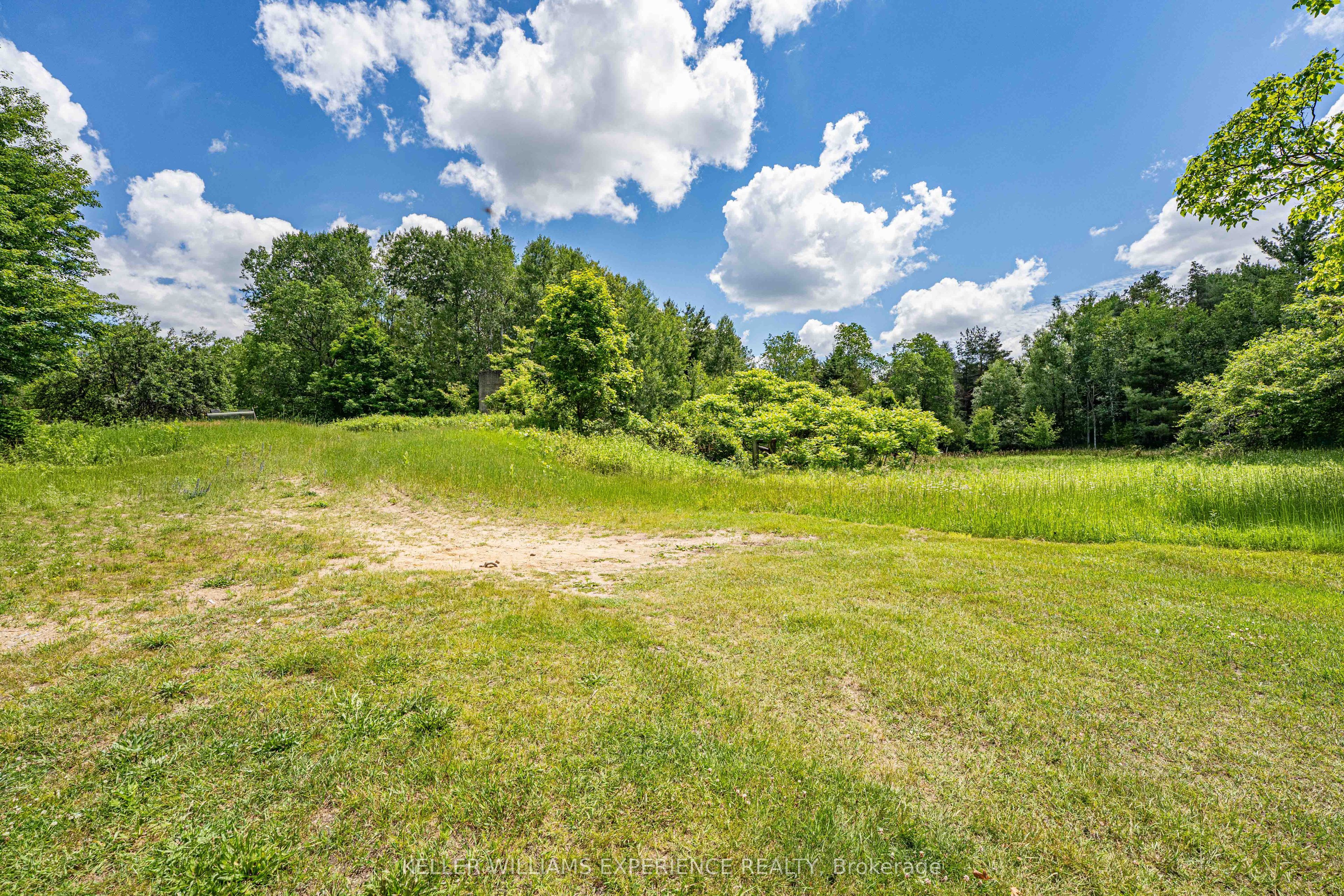 8137 4th Line Property Photo 14