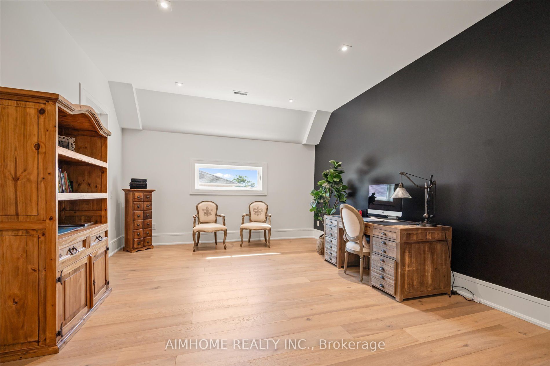 48 Maple Grove Avenue N Property Photo 27