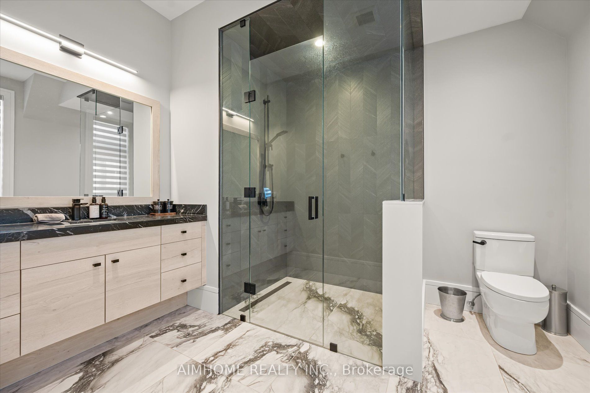 48 Maple Grove Avenue N Property Photo 31