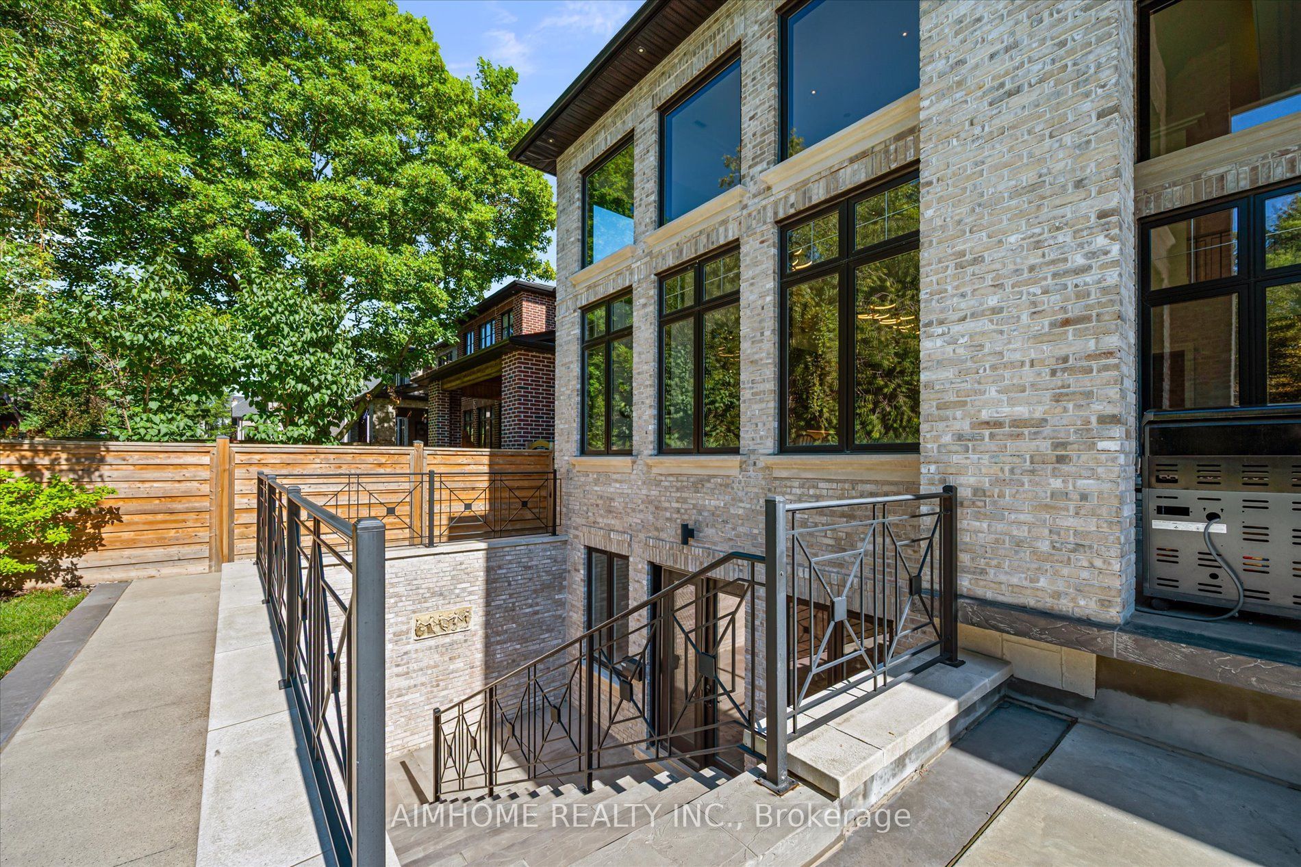 48 Maple Grove Avenue N Property Photo 35