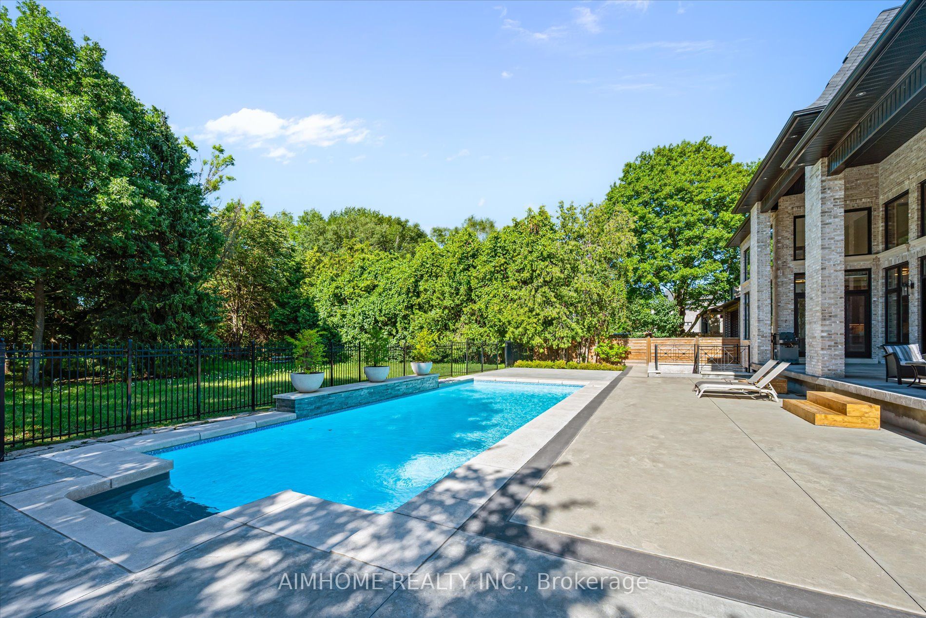48 Maple Grove Avenue N Property Photo 37