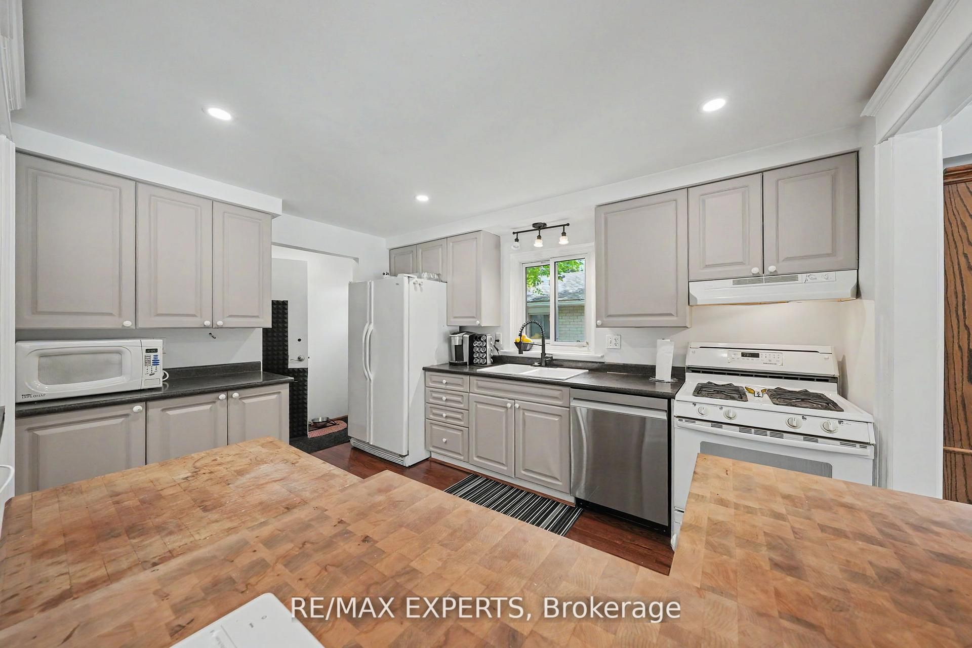 32 Oak Court Property Photo 10