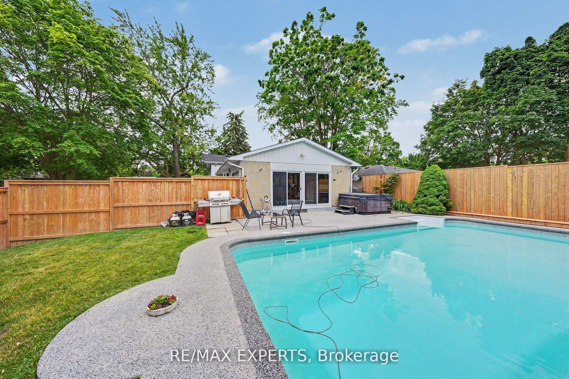 32 Oak Court Property Photo 33