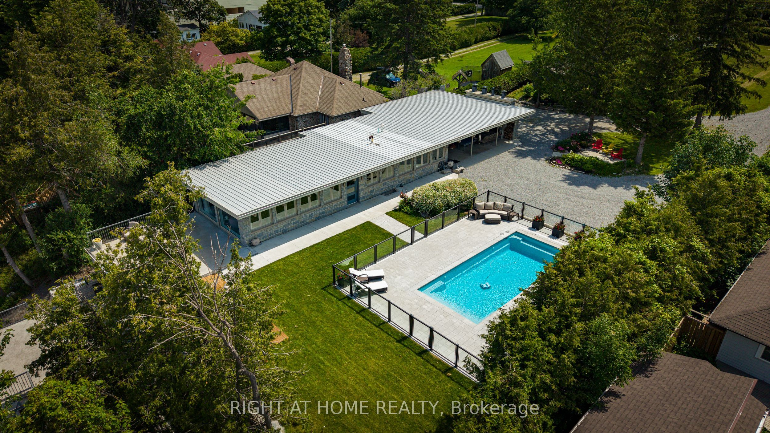 25260 Maple Beach Road Property Photo 2