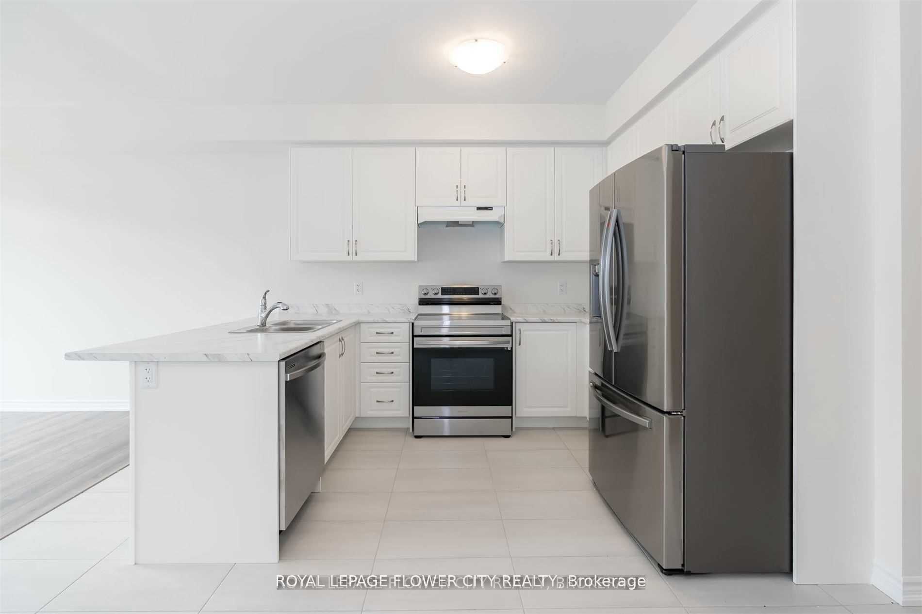 2282 Grainger Loop Crescent Property Photo 5