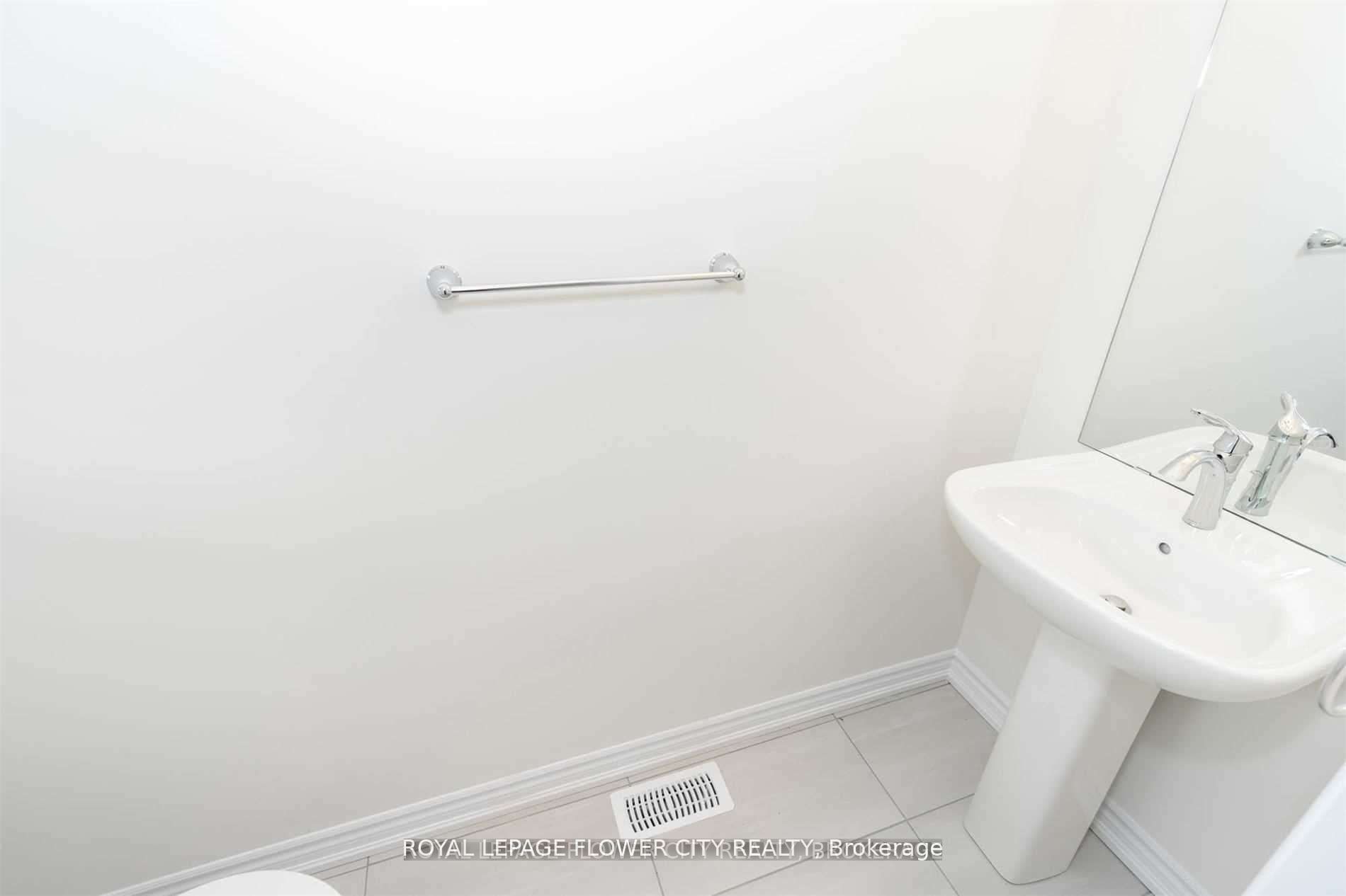 2282 Grainger Loop Crescent Property Photo 15
