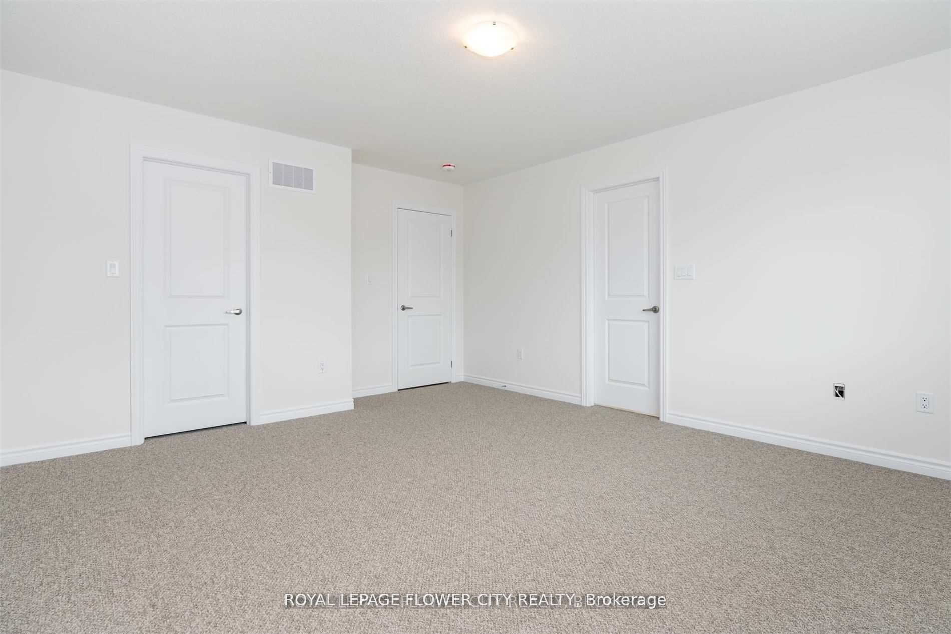 2282 Grainger Loop Crescent Property Photo 18