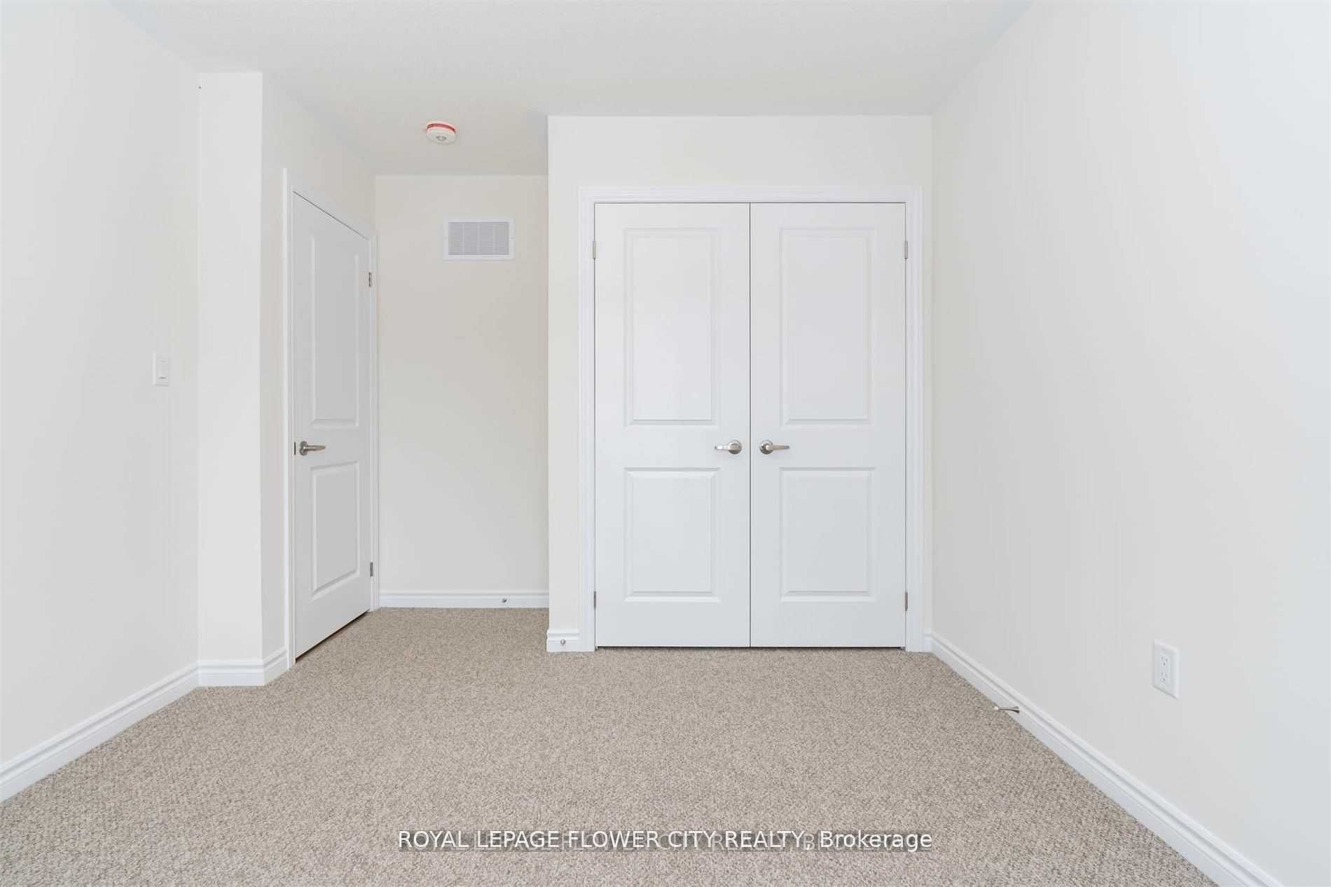 2282 Grainger Loop Crescent Property Photo 24