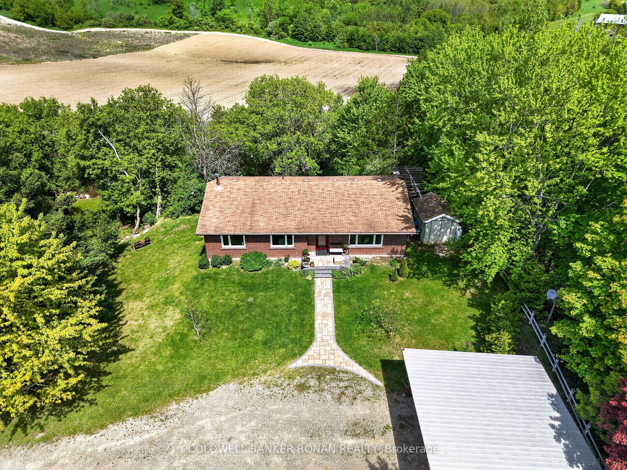 6976 2nd Line Property Photo 1