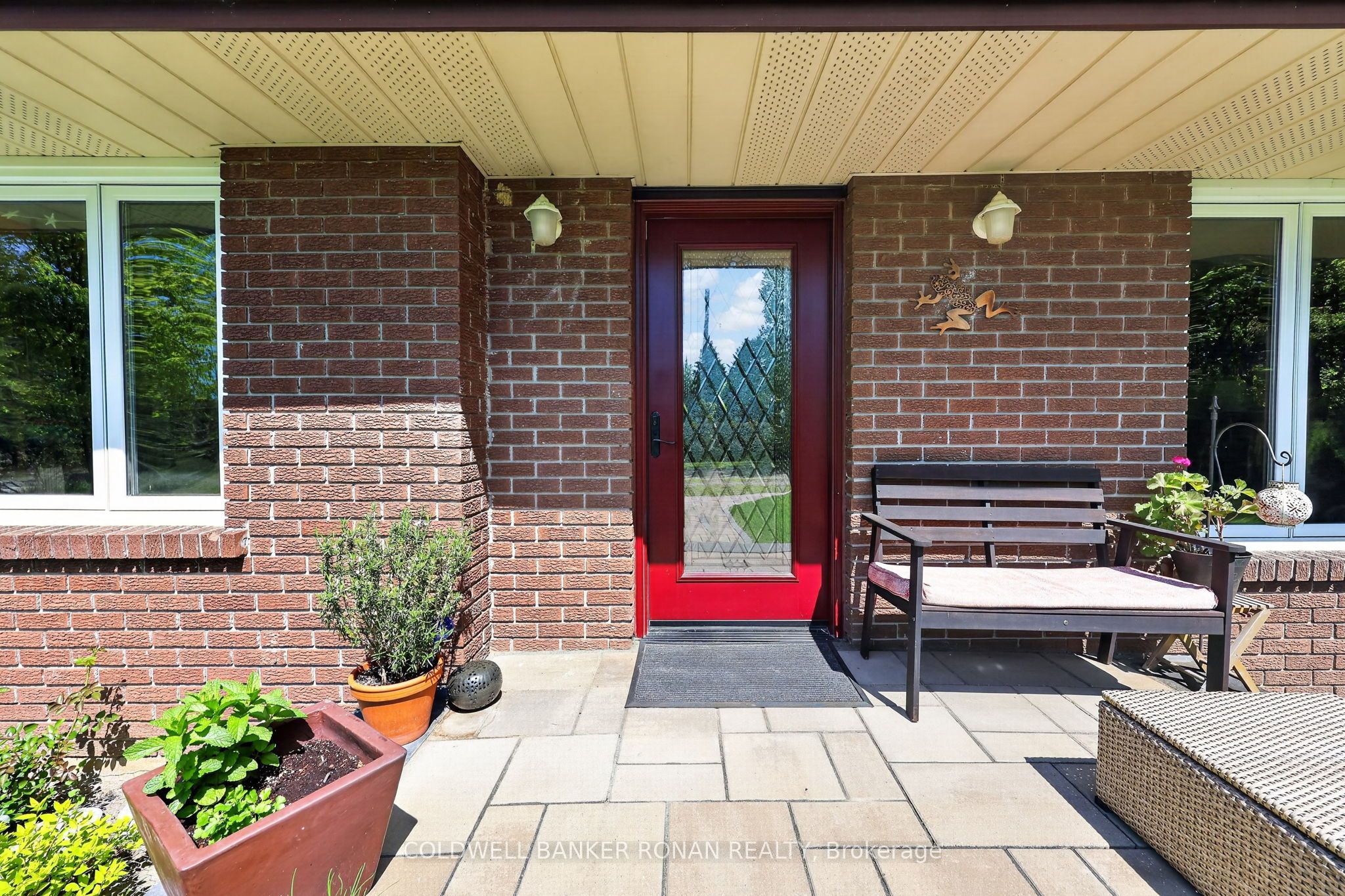 6976 2nd Line Property Photo 4