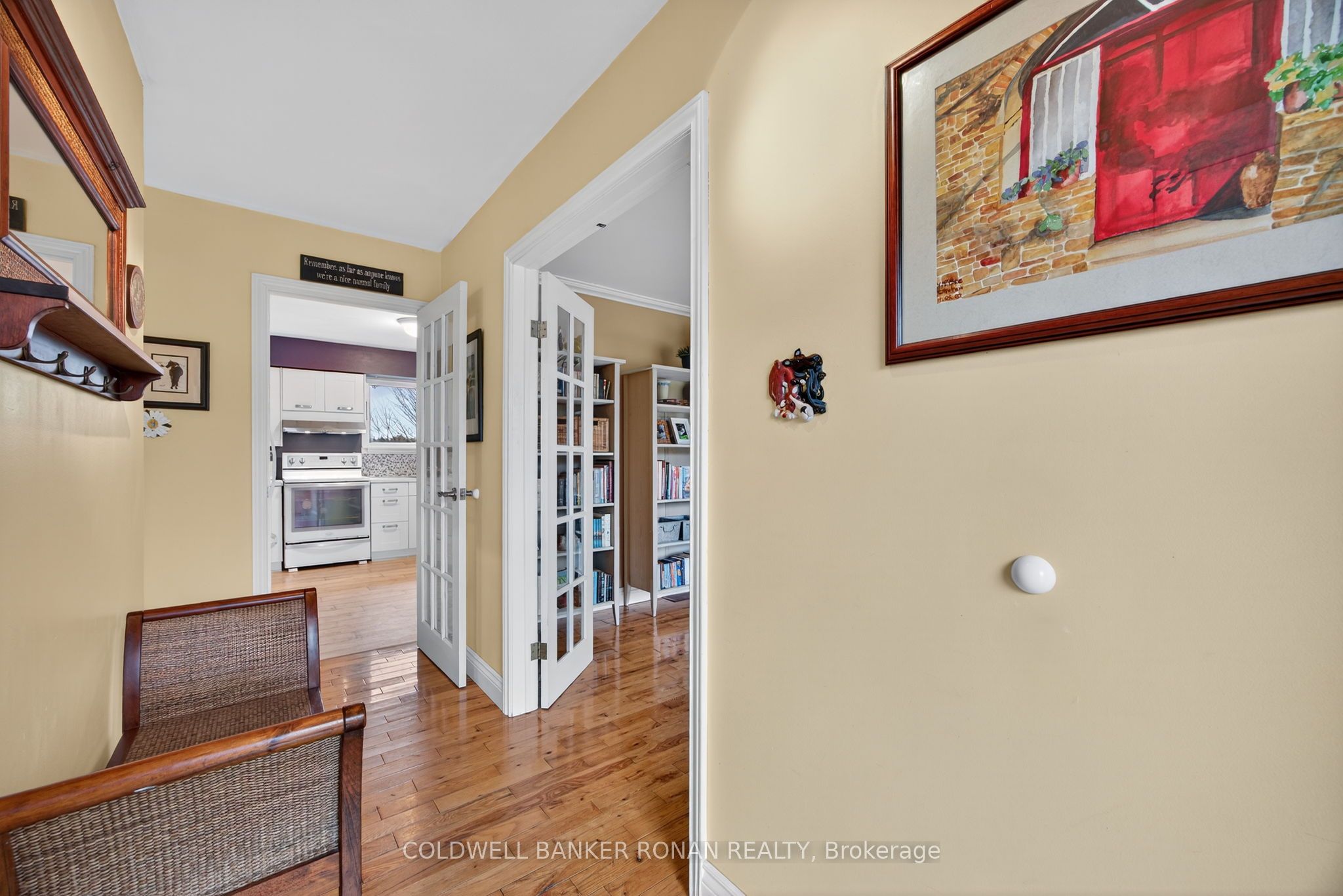 6976 2nd Line Property Photo 6