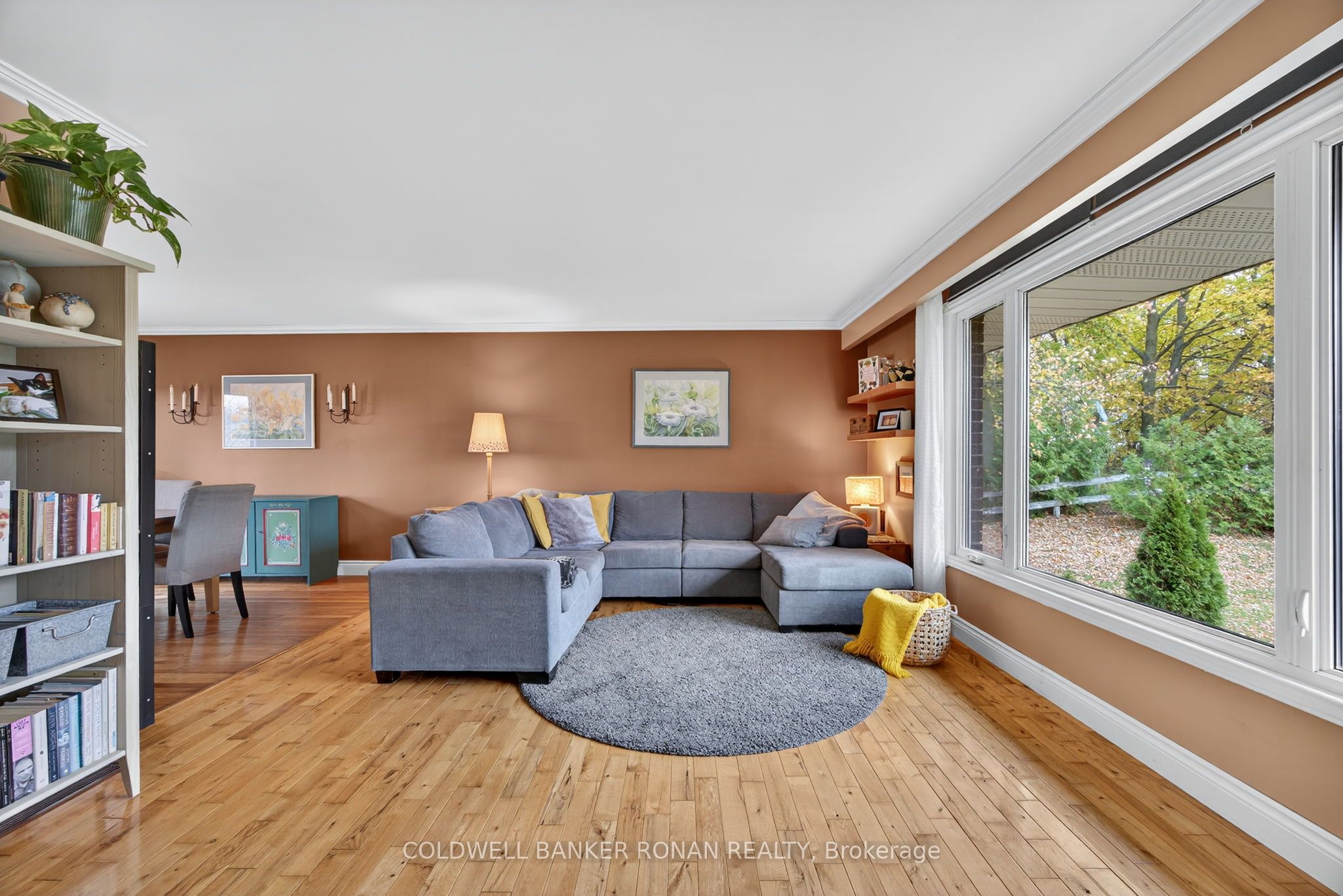 6976 2nd Line Property Photo 7