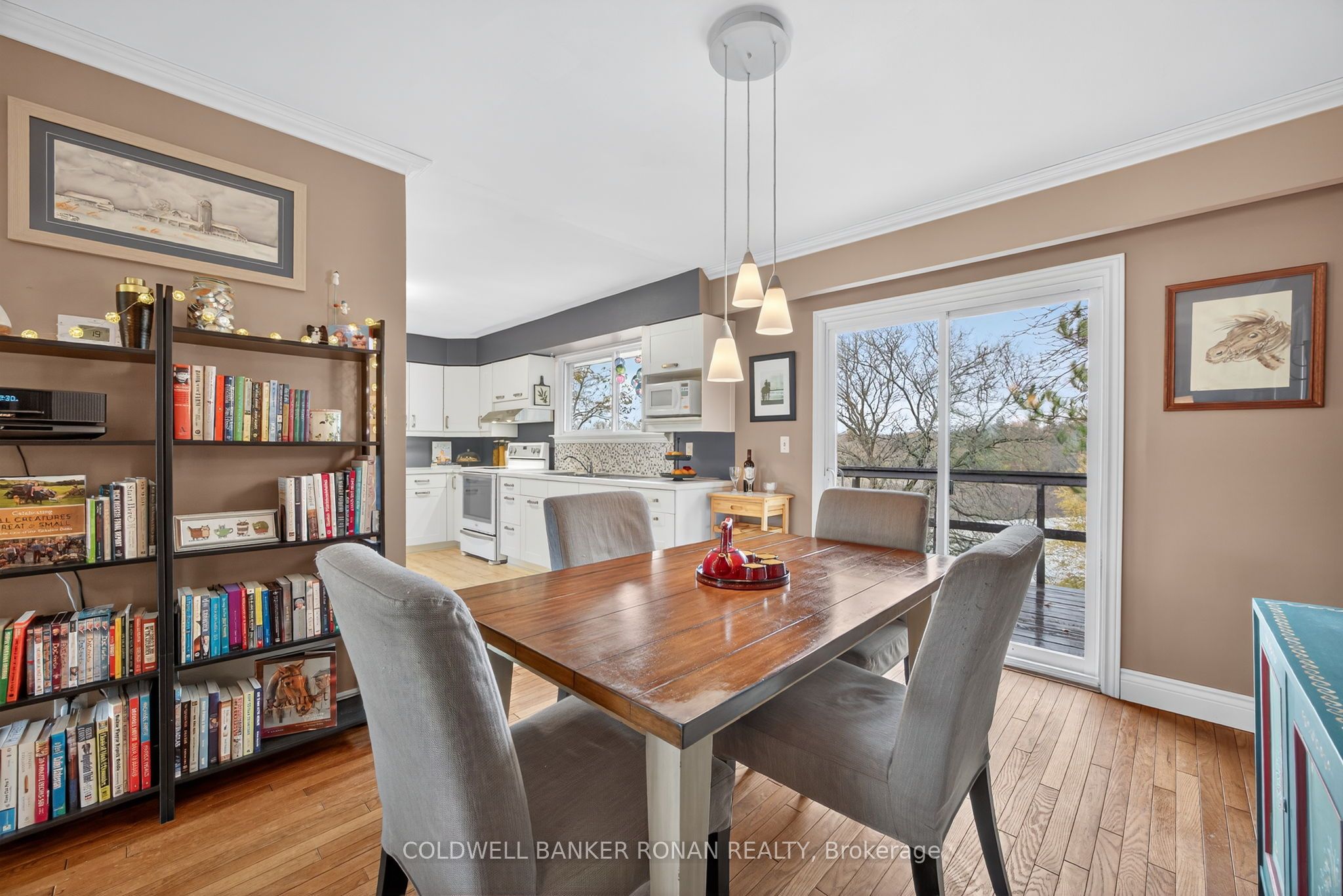 6976 2nd Line Property Photo 11