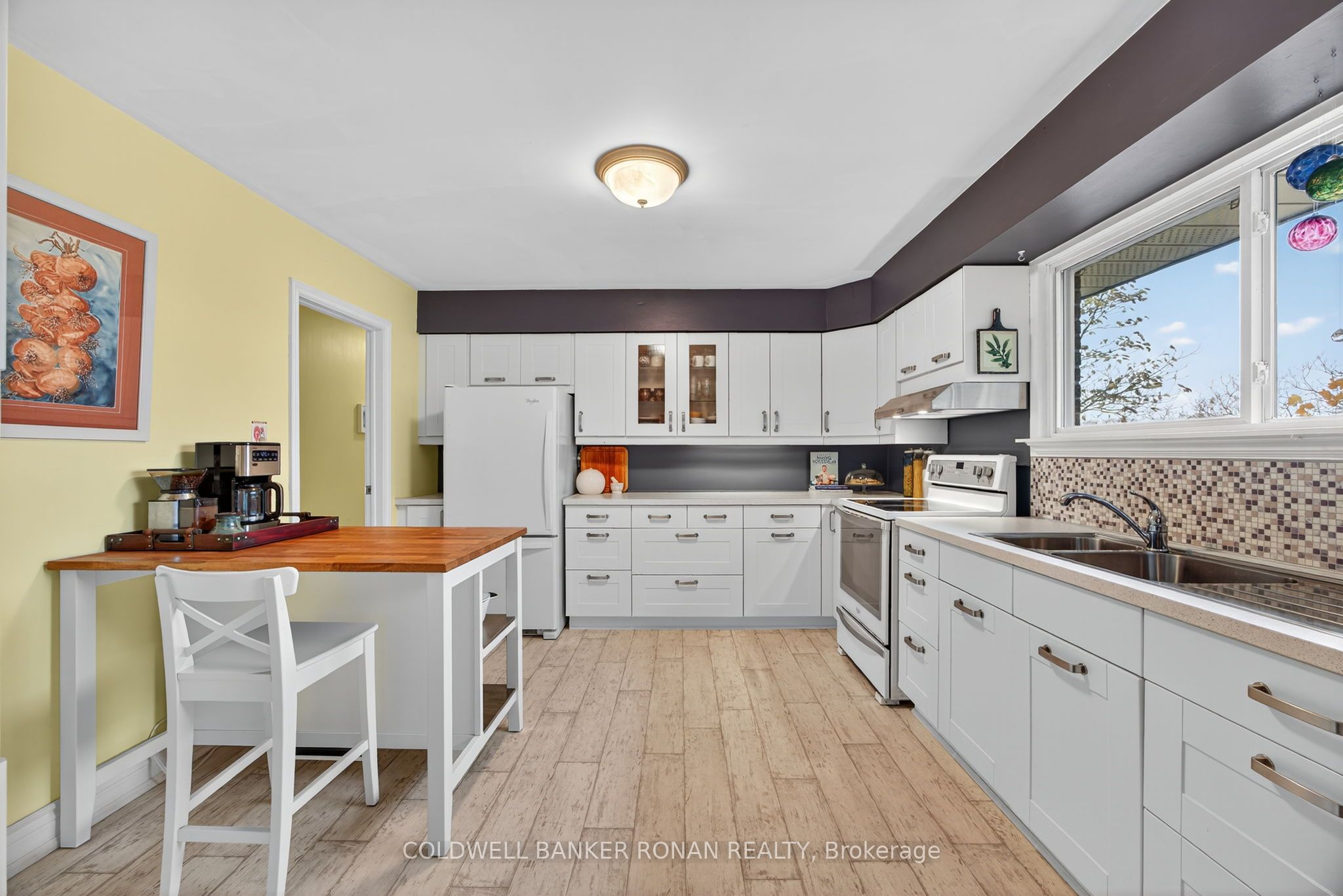6976 2nd Line Property Photo 12