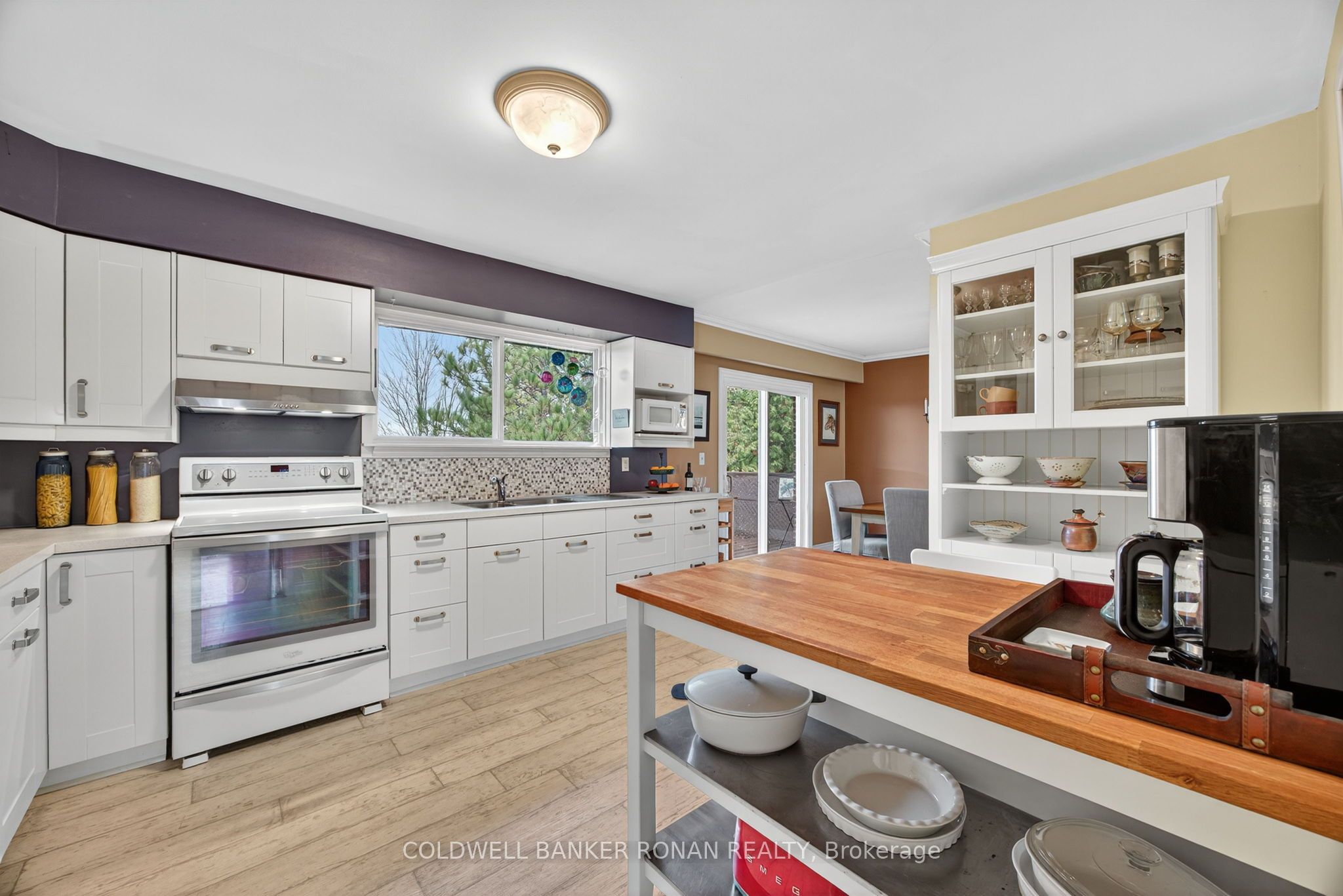 6976 2nd Line Property Photo 15
