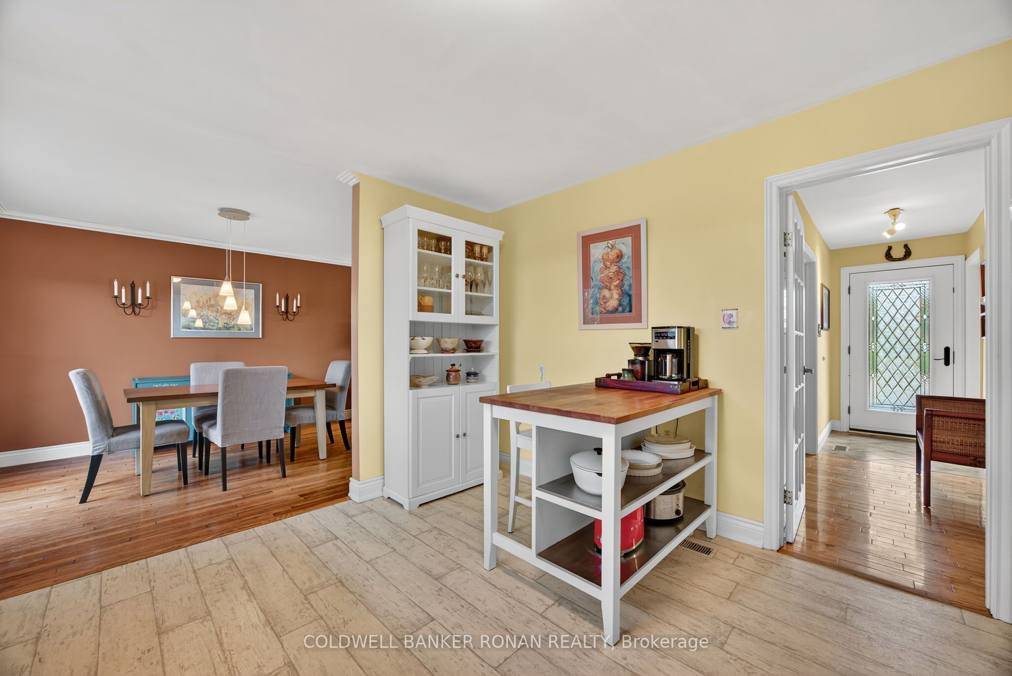 6976 2nd Line Property Photo 17