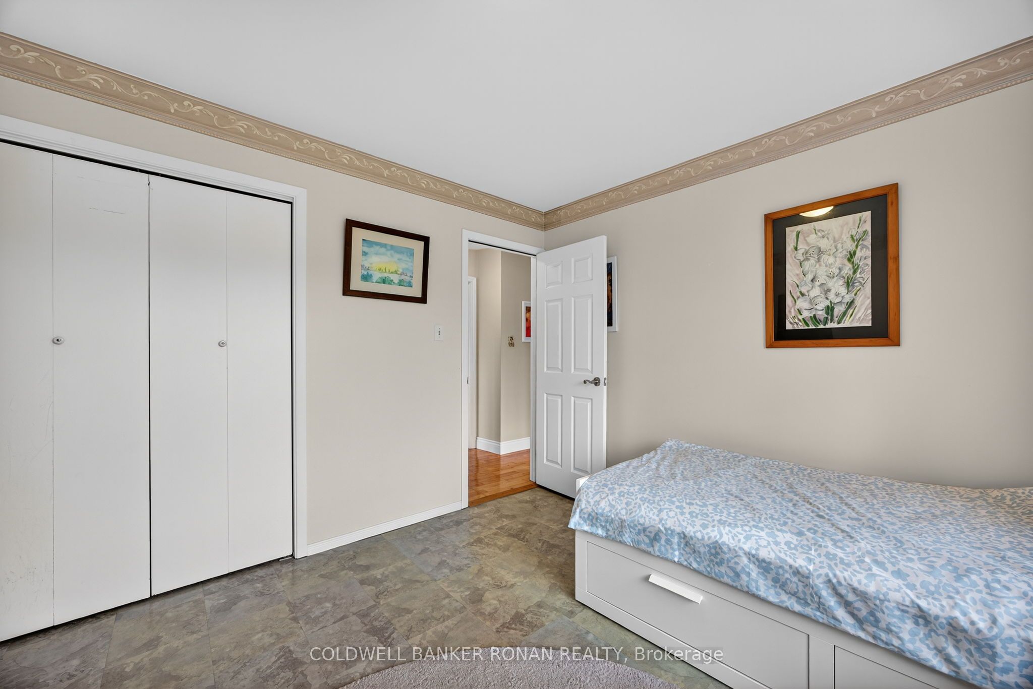 6976 2nd Line Property Photo 22