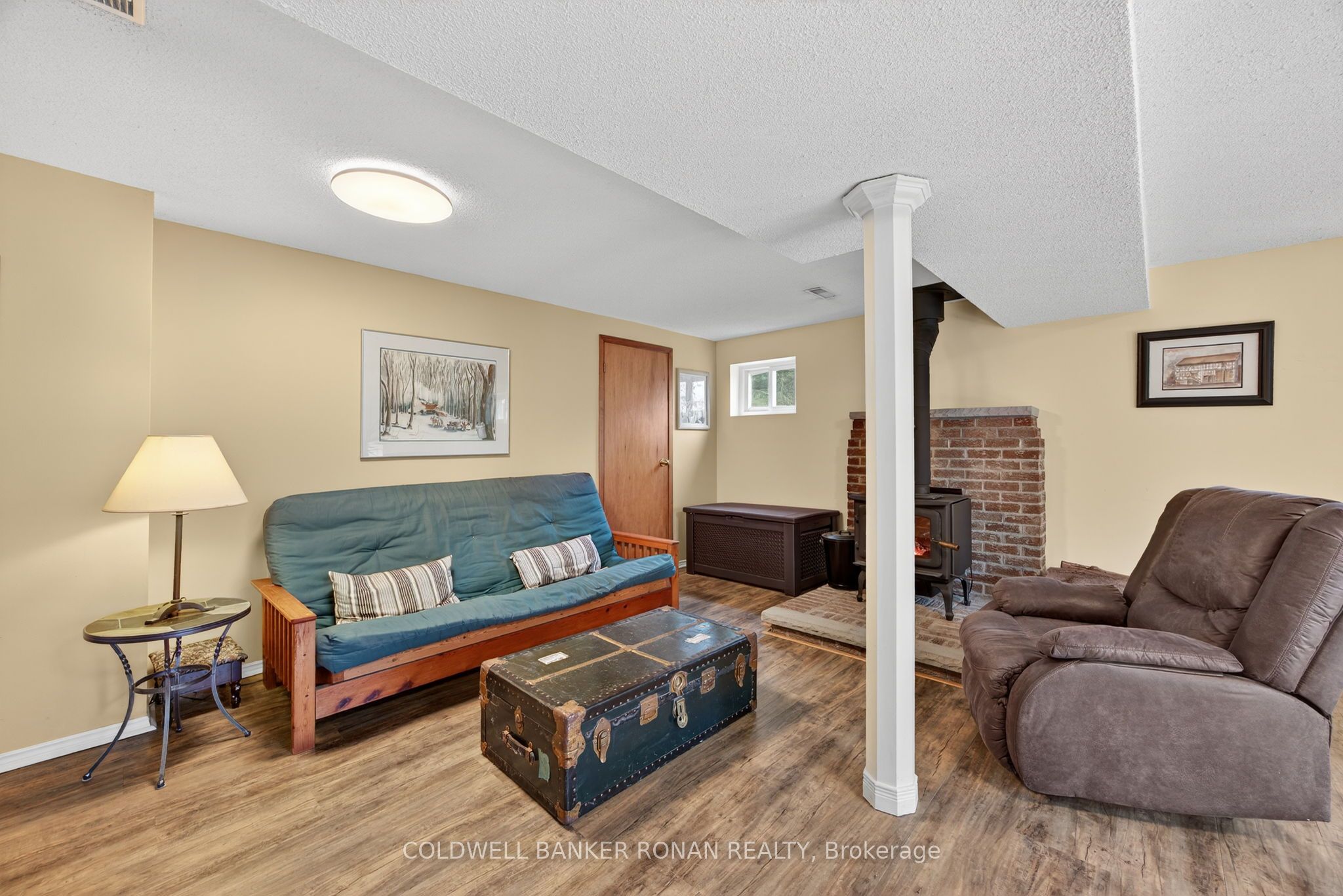 6976 2nd Line Property Photo 29