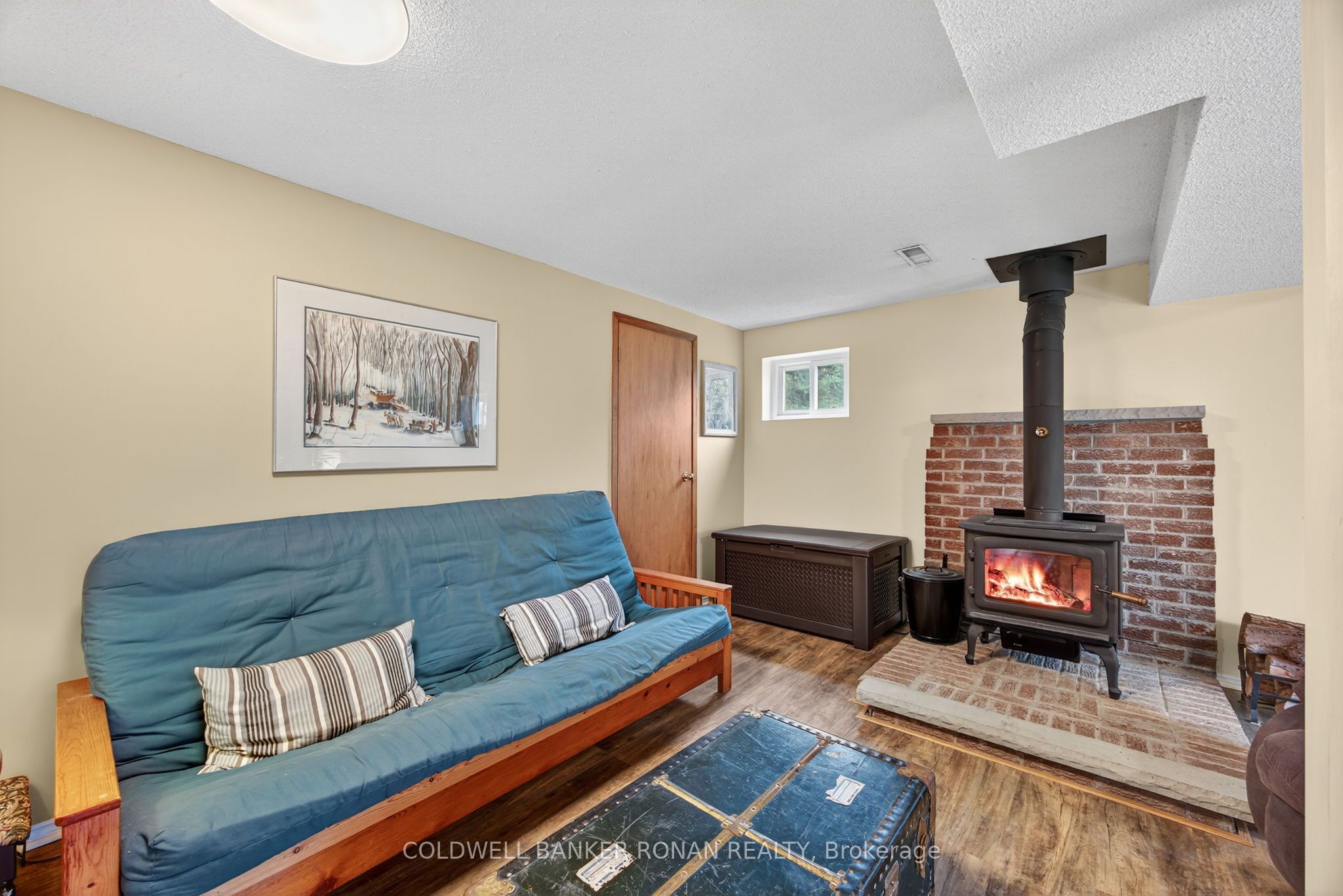 6976 2nd Line Property Photo 30