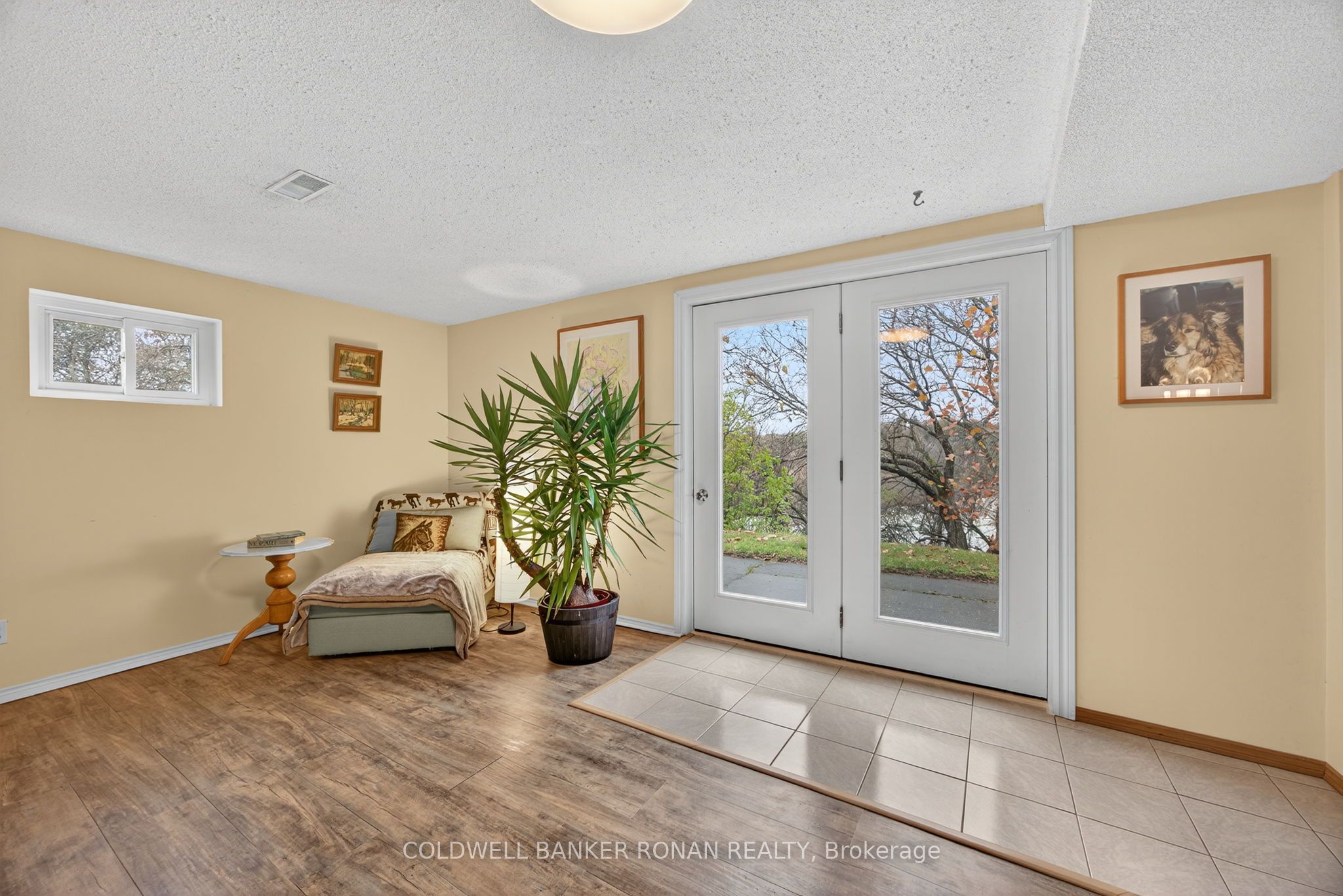 6976 2nd Line Property Photo 33