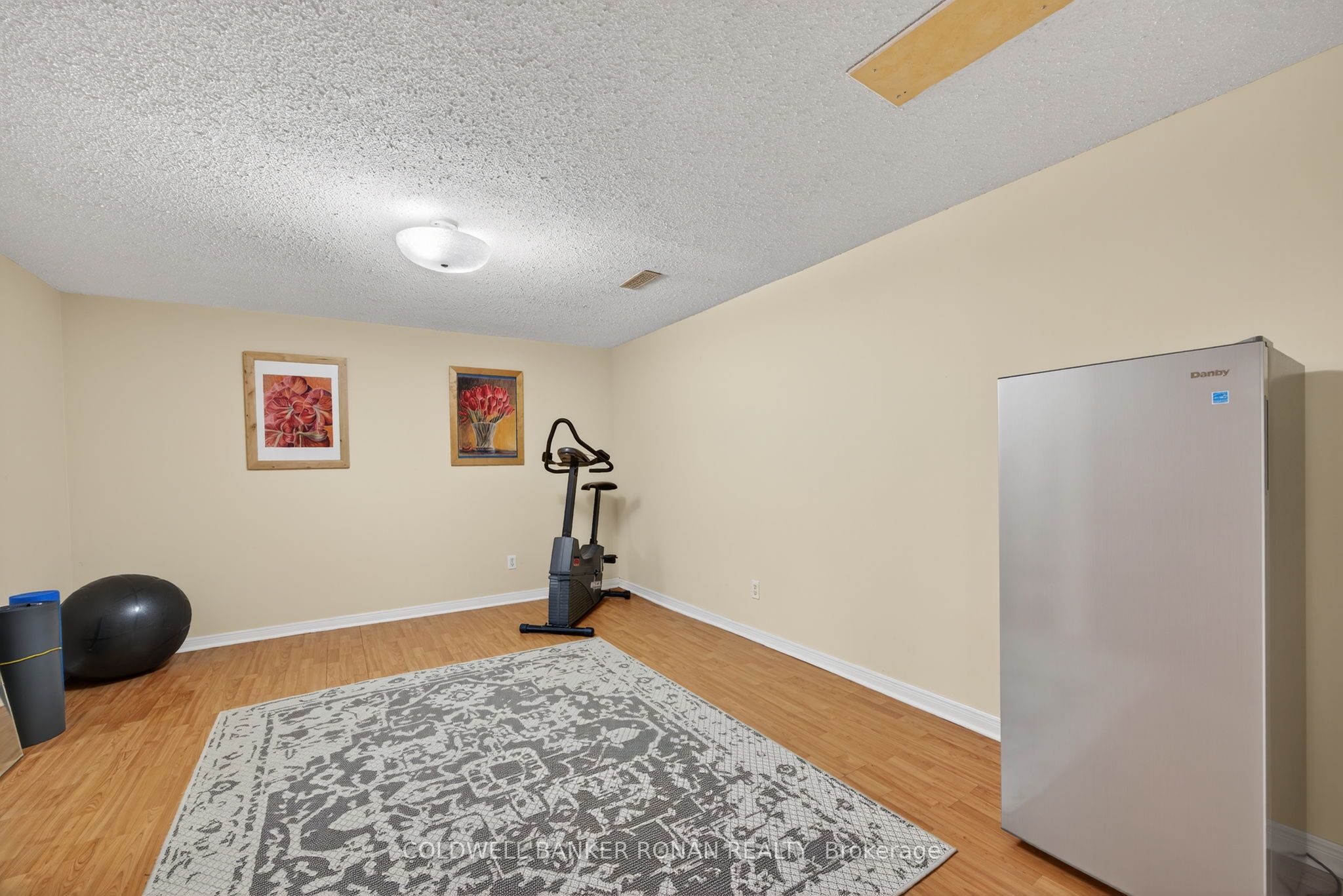 6976 2nd Line Property Photo 34